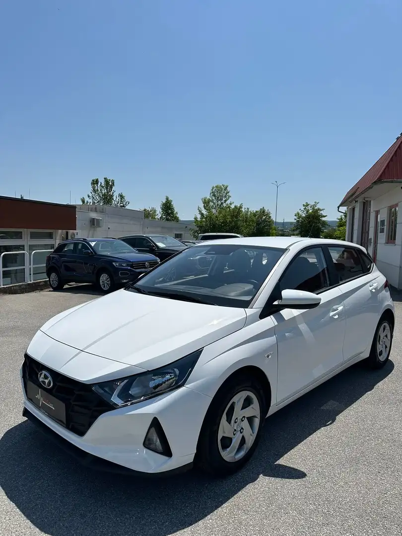 Hyundai i20 1.2 Chic Weiß - 2