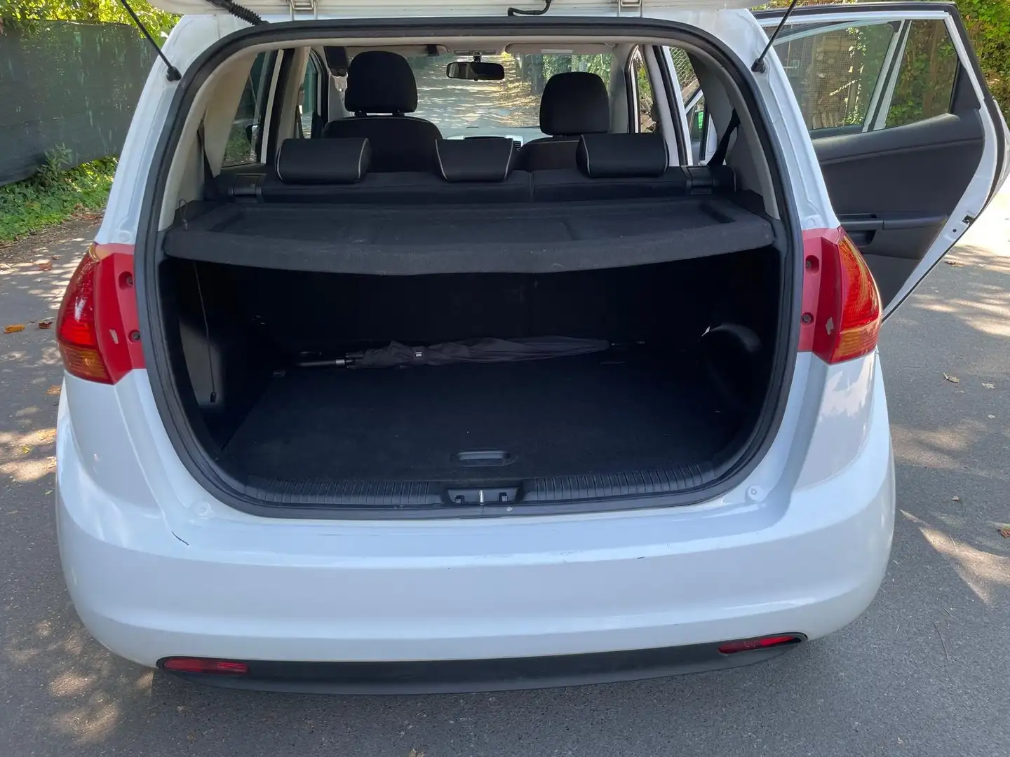 Kia Venga Venga 1.4 crdi Easy (wgt LX) 77cv Bianco - 1