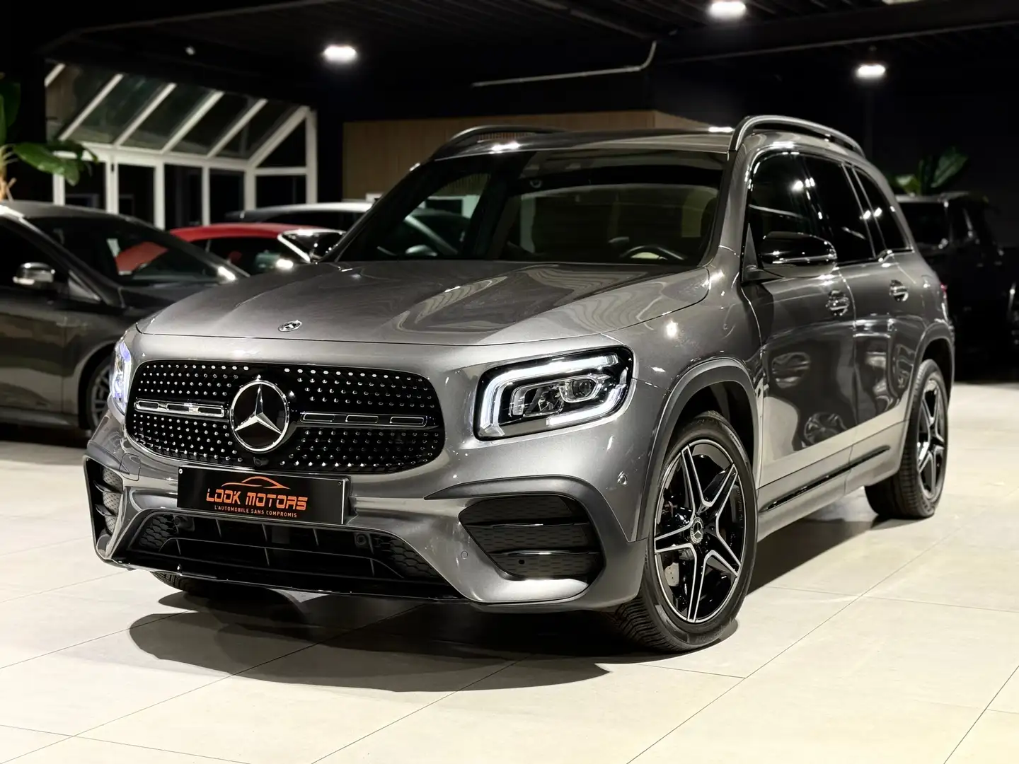 Mercedes-Benz GLB 180 d AMG AUTO 7 PLACES COCKPIT GPS LED DAB+ CARPLAY Grau - 1