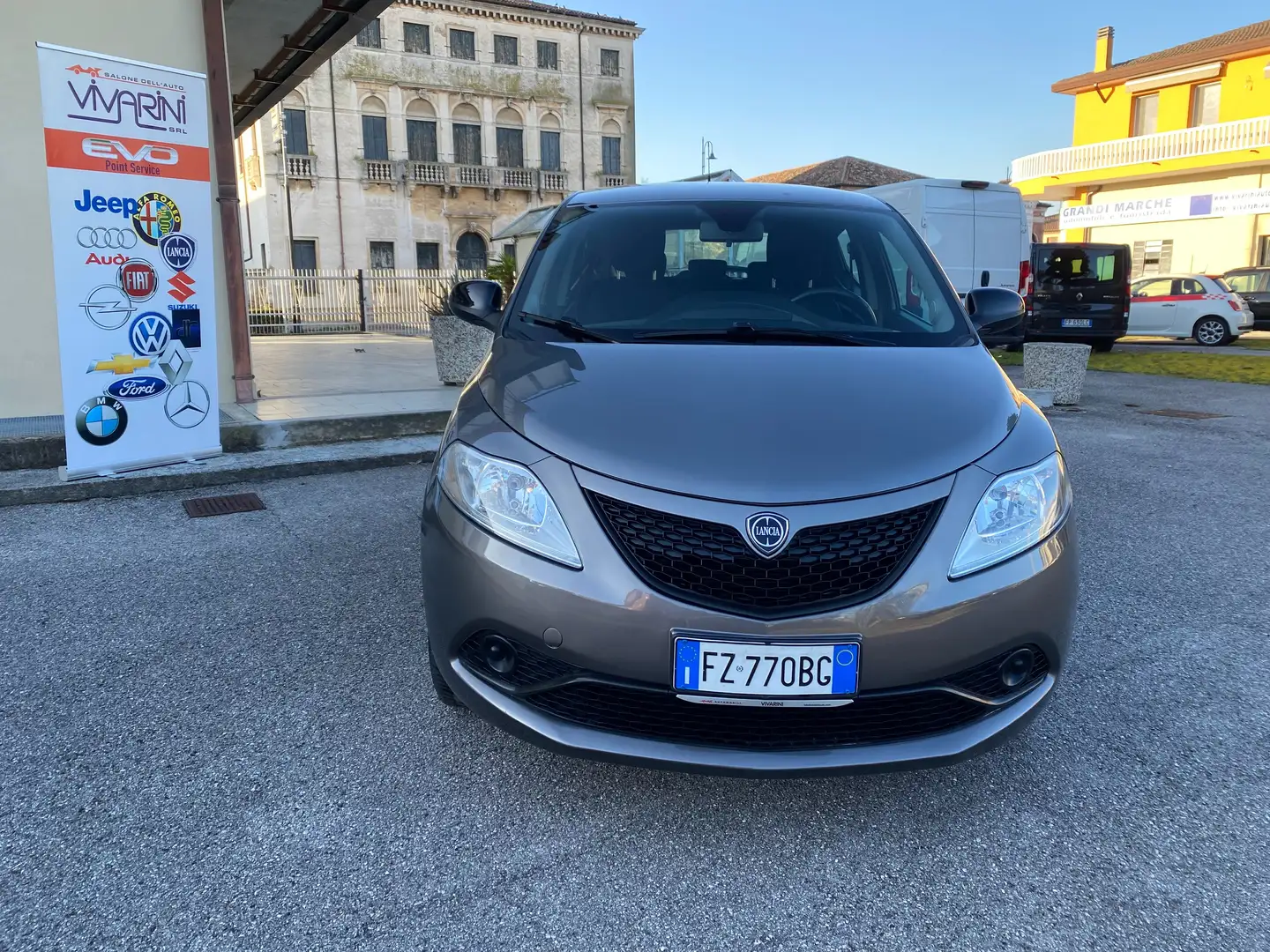 Lancia Ypsilon 1.2 69 CV 5 porte GPL Ecochic Grau - 2
