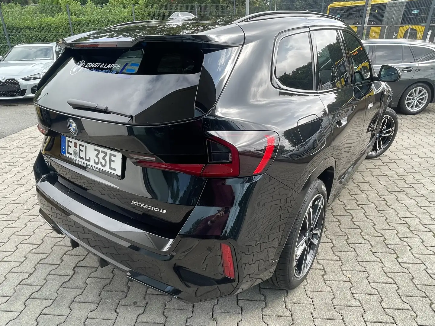 BMW X1 xDrive30e M Sport || 19Z AHK Pano adapt.LED Schwarz - 2