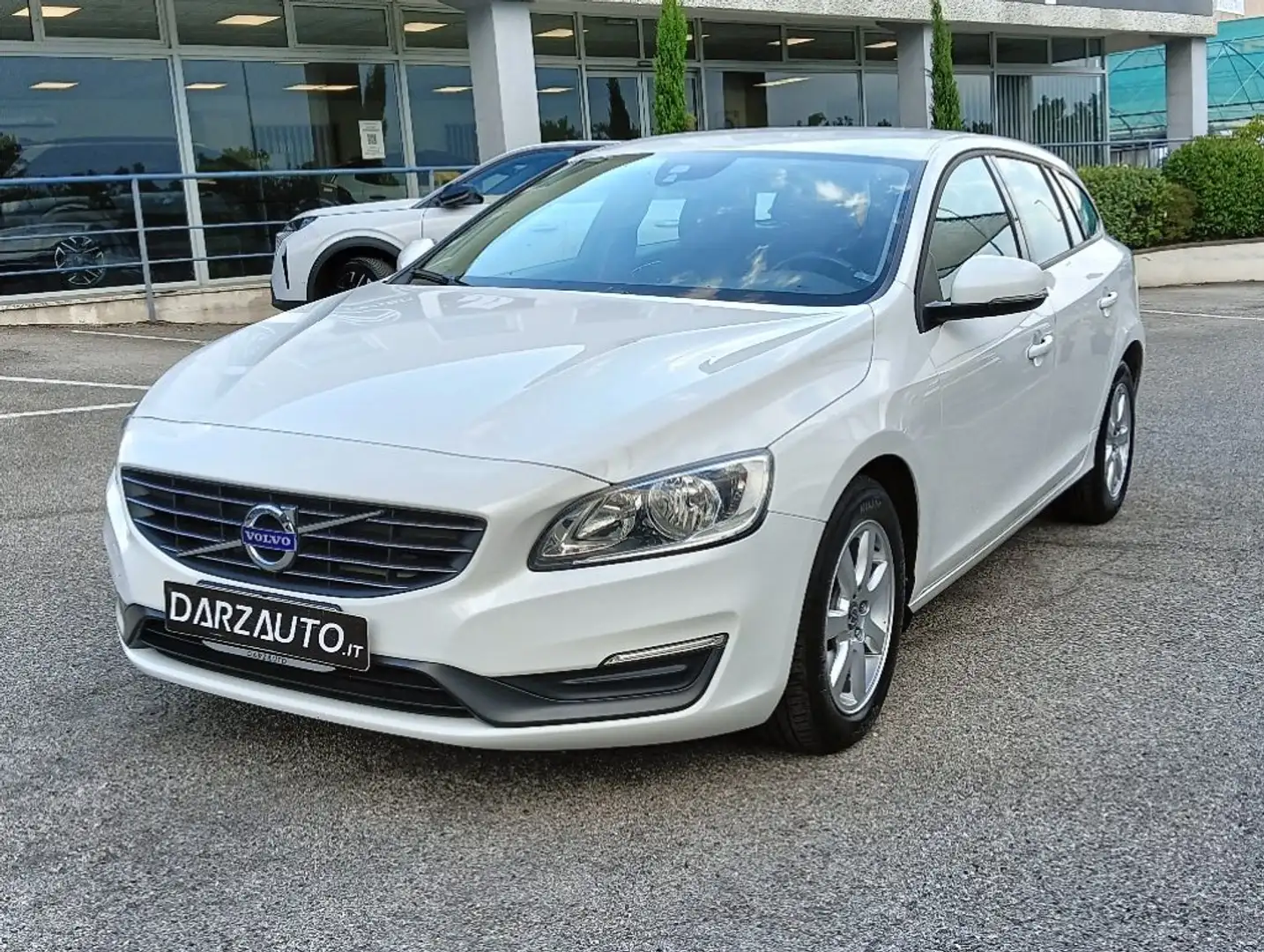 Volvo V60 D2 1.6 Powershift Kinetic Bianco - 1