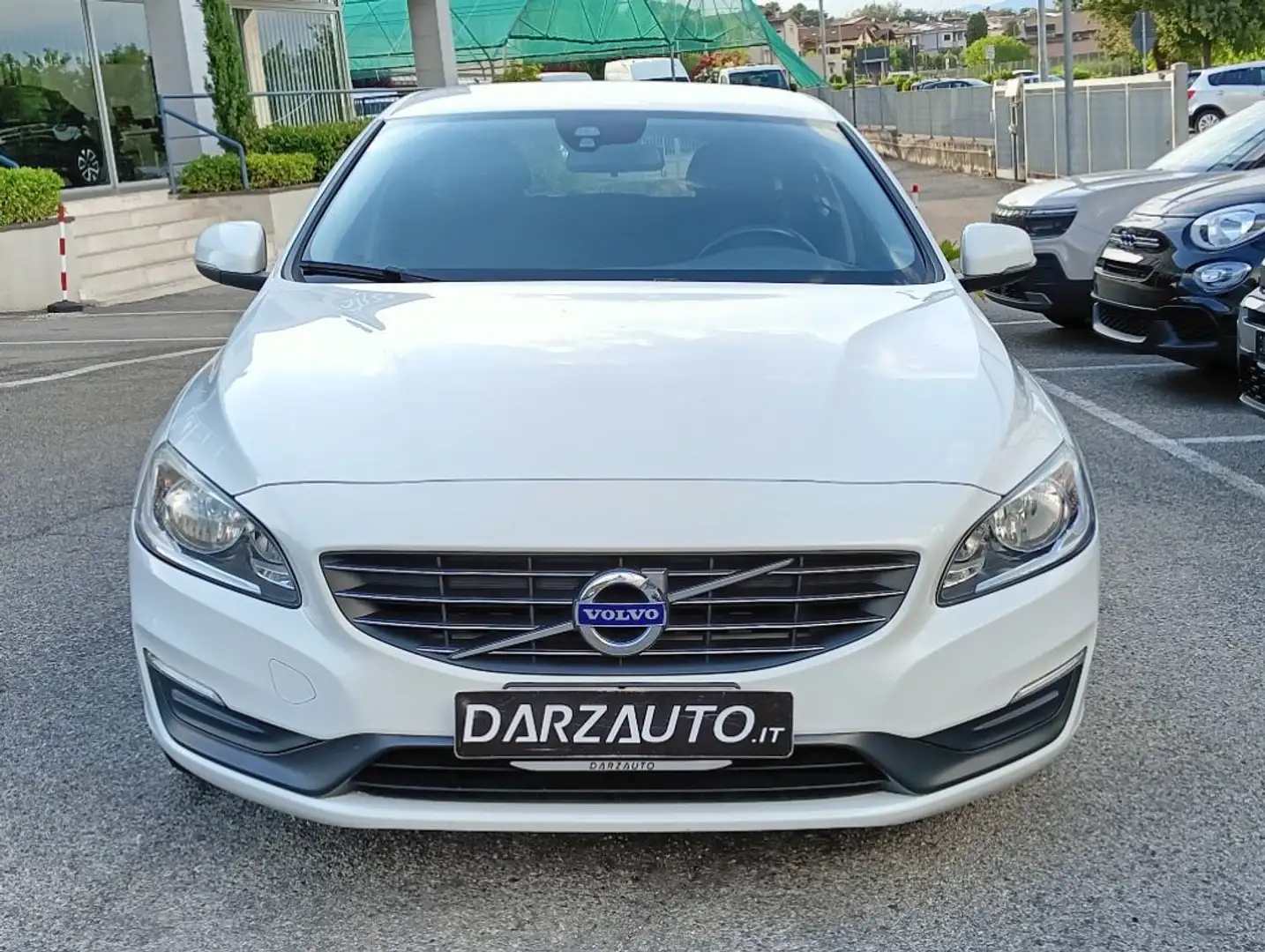 Volvo V60 D2 1.6 Powershift Kinetic Bianco - 2