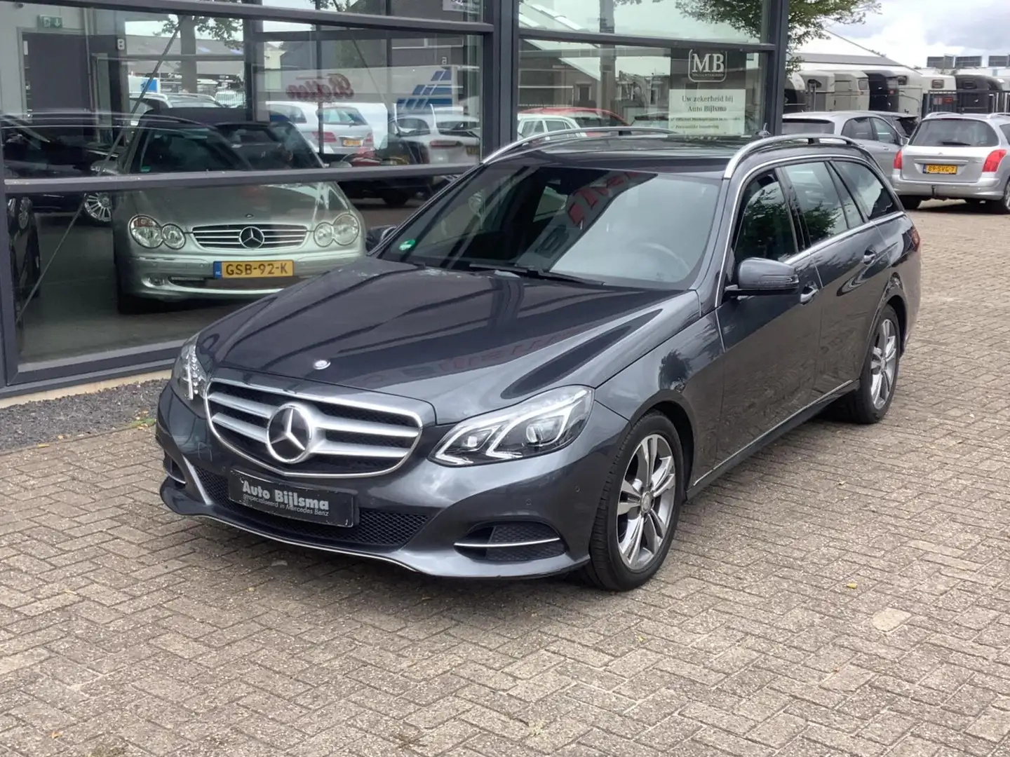 Mercedes-Benz E 200 Estate Ambition Avantgarde, adaptieve cruise, led Gris - 2