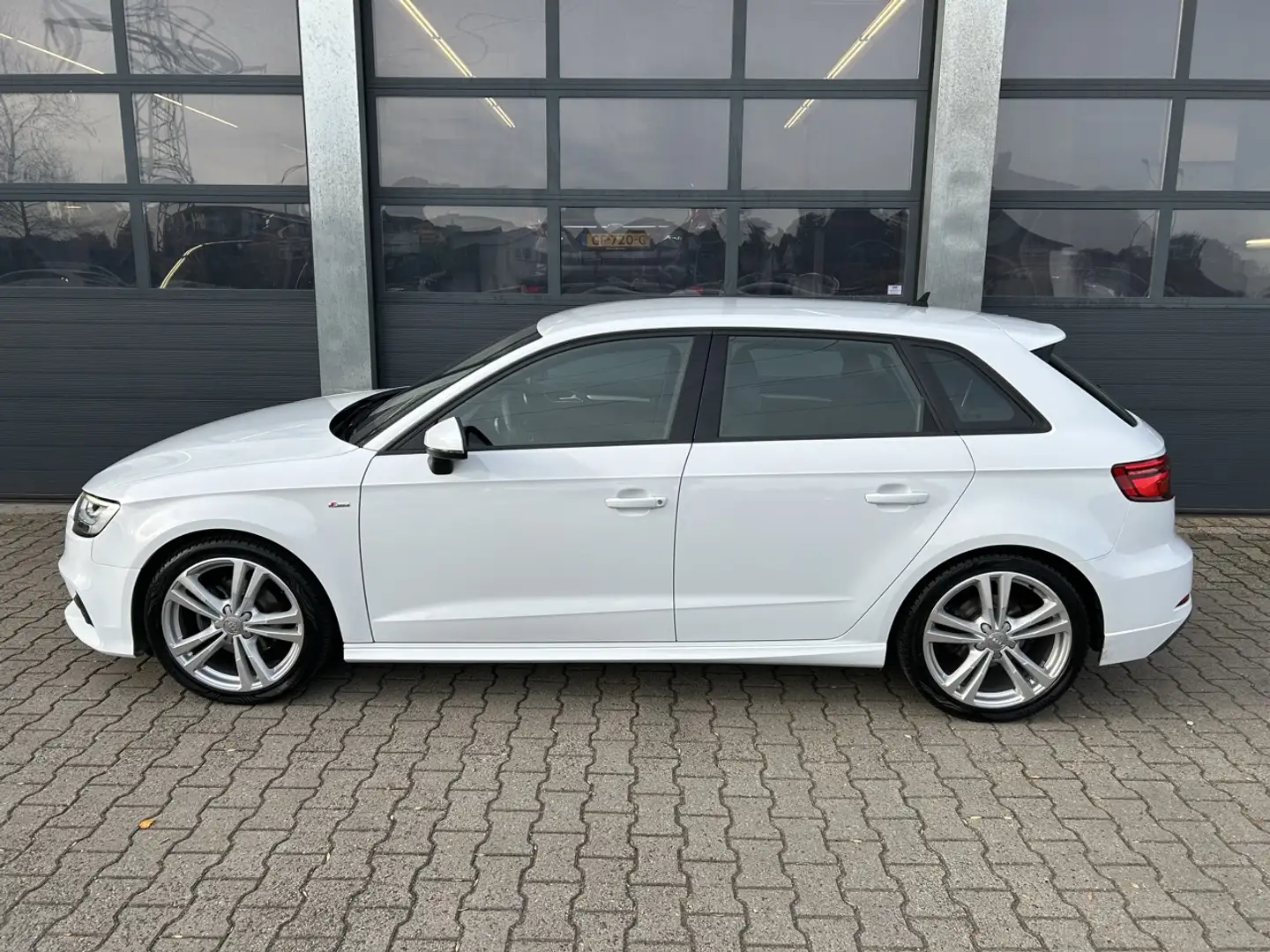 Audi A3 Sportback 35 TFSI 150pk S tronic Advance Sport S-l Weiß - 2