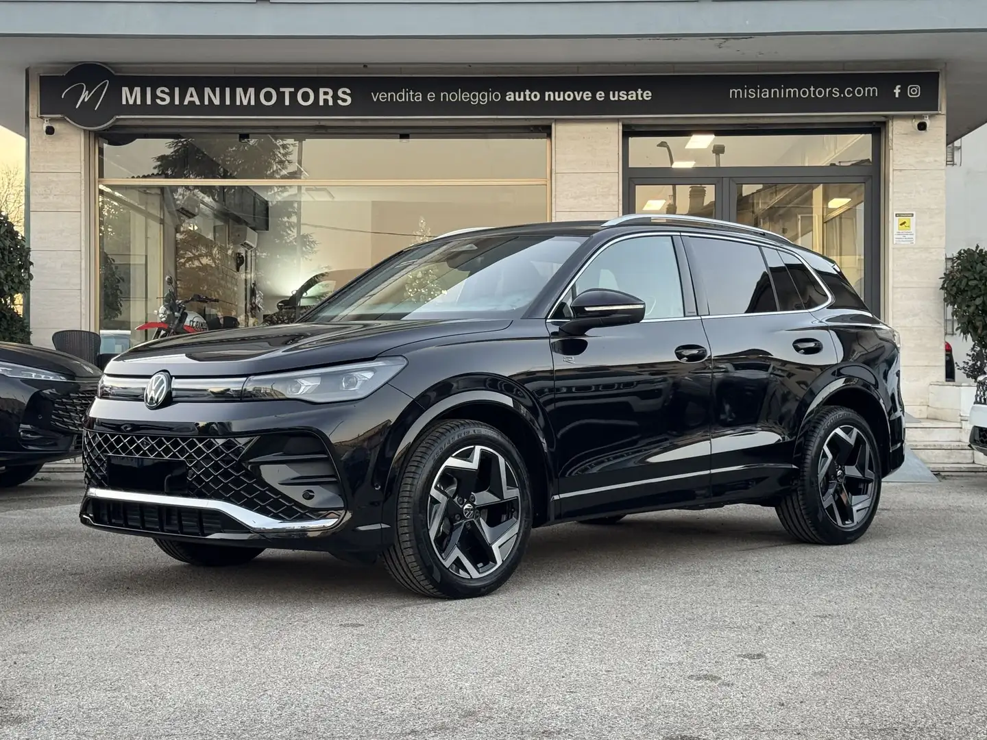 Volkswagen Tiguan Tiguan 2.0 TDI 150 CV DSG R-Line Plus Schwarz - 1