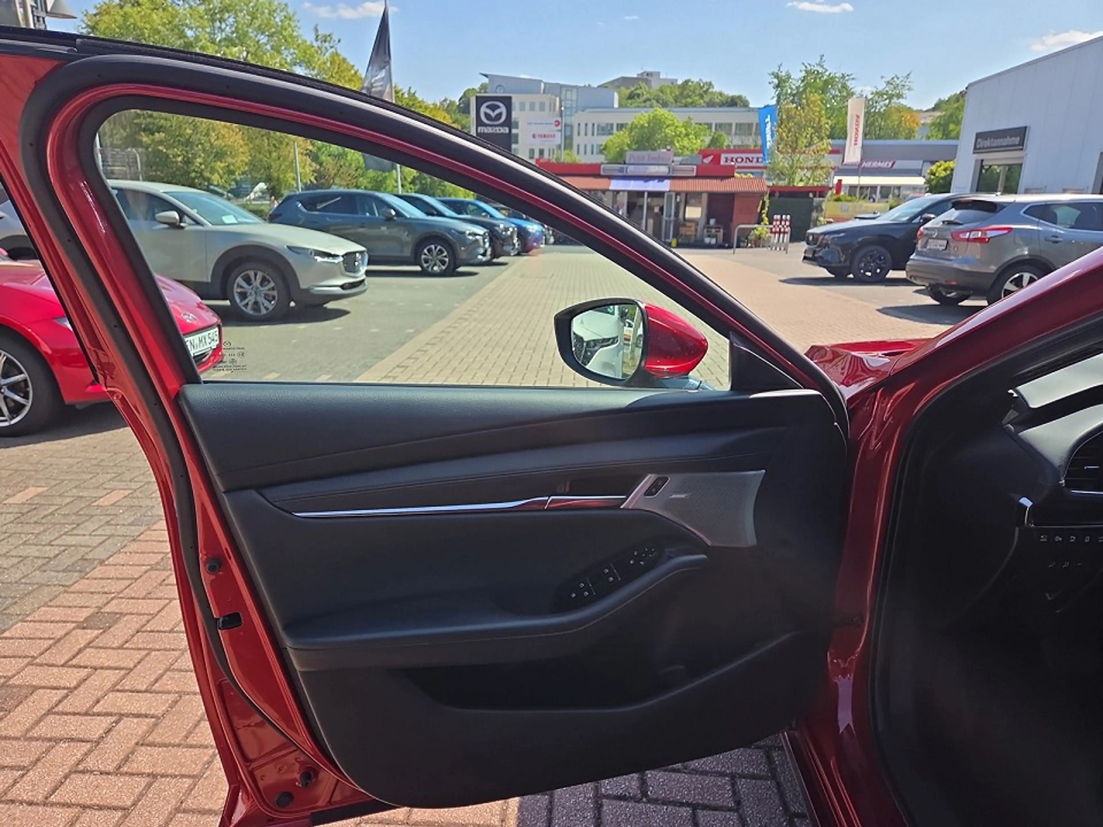 Mazda 3 2.5 M Hybrid Takumi *Leder*PDC*360°*Bose*Navi* — photo 7