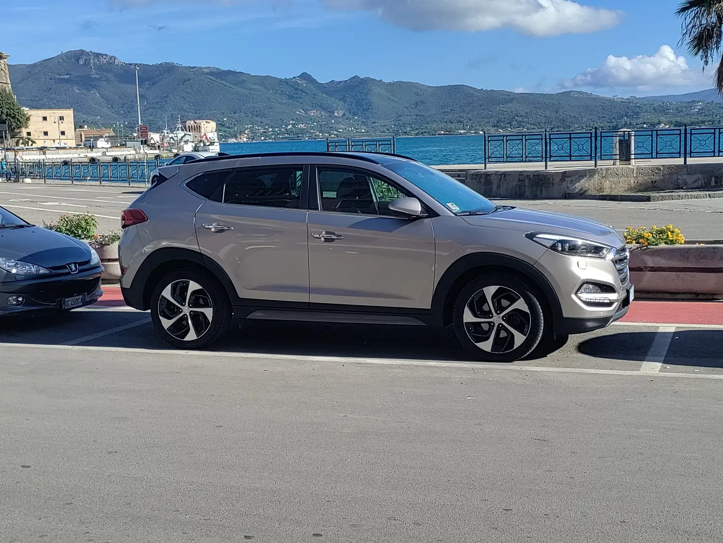 Hyundai TUCSON Tucson II 2015 2.0 crdi Xpossible 4wd 185cv auto Bronce - 1