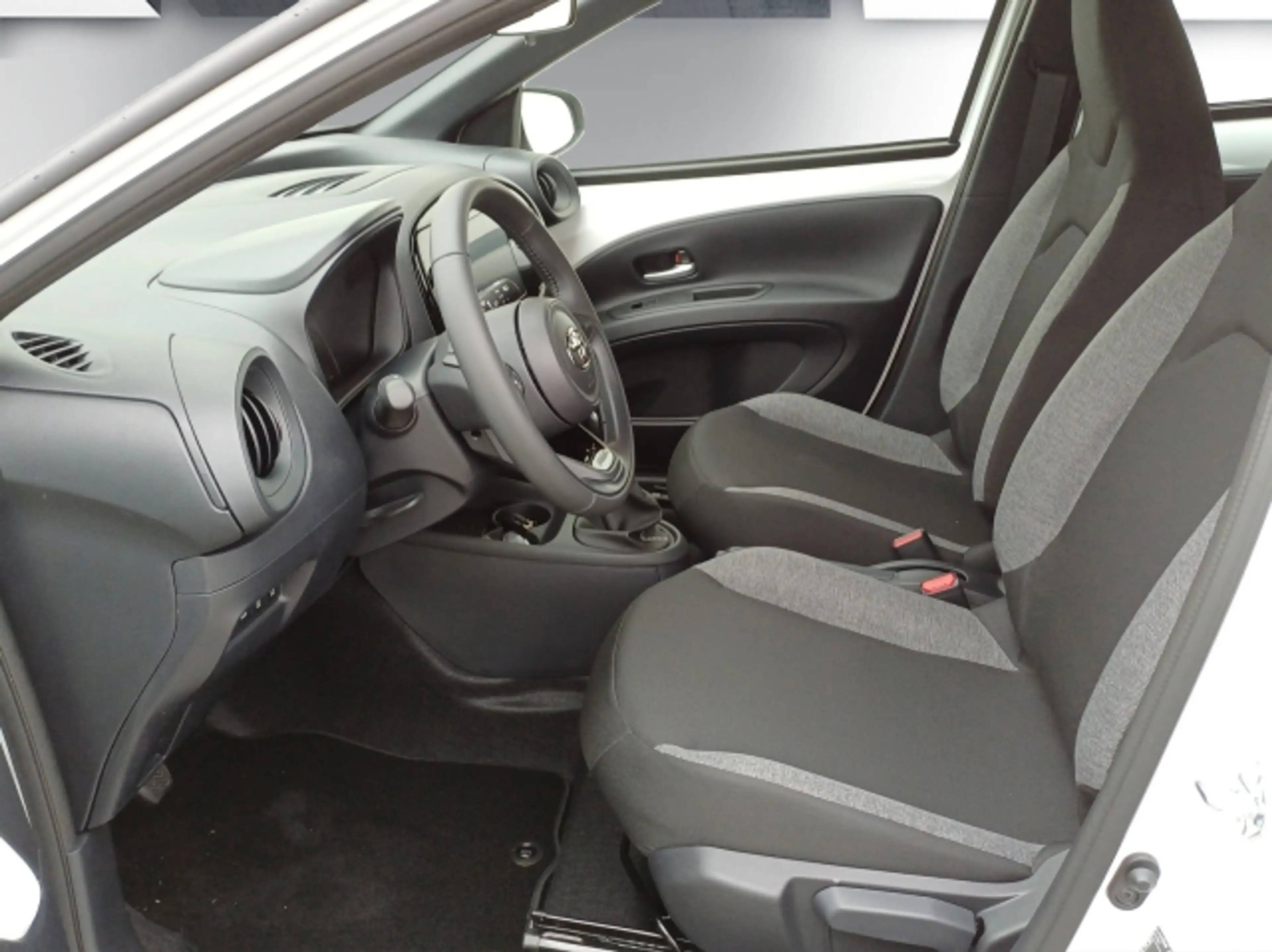 Toyota Aygo X 1,0 Play !! Jungwagen !! — photo 6