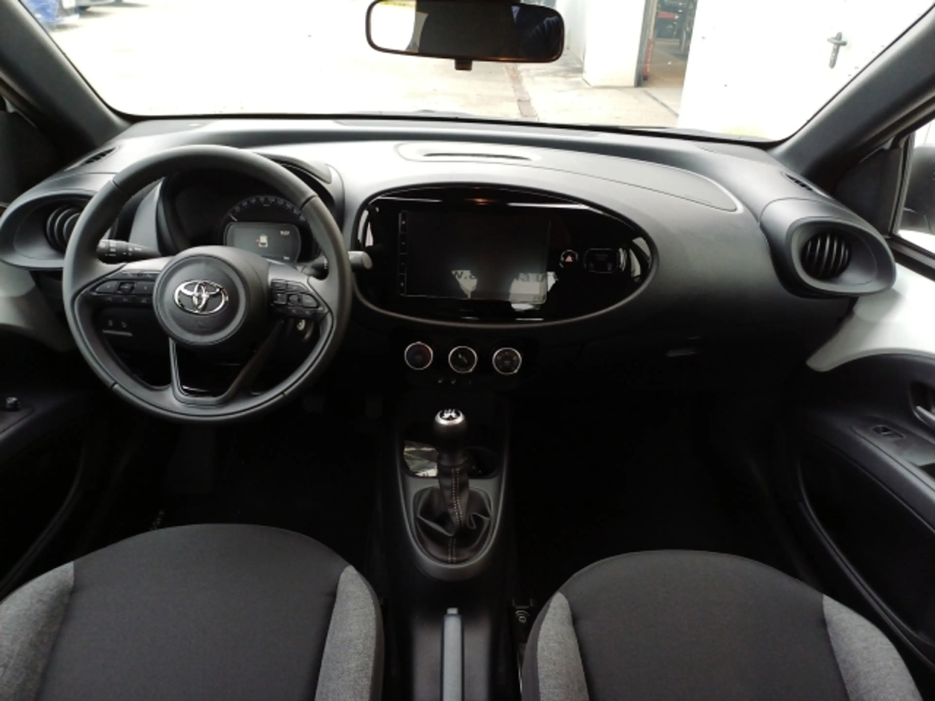 Toyota Aygo X 1,0 Play !! Jungwagen !! — photo 7