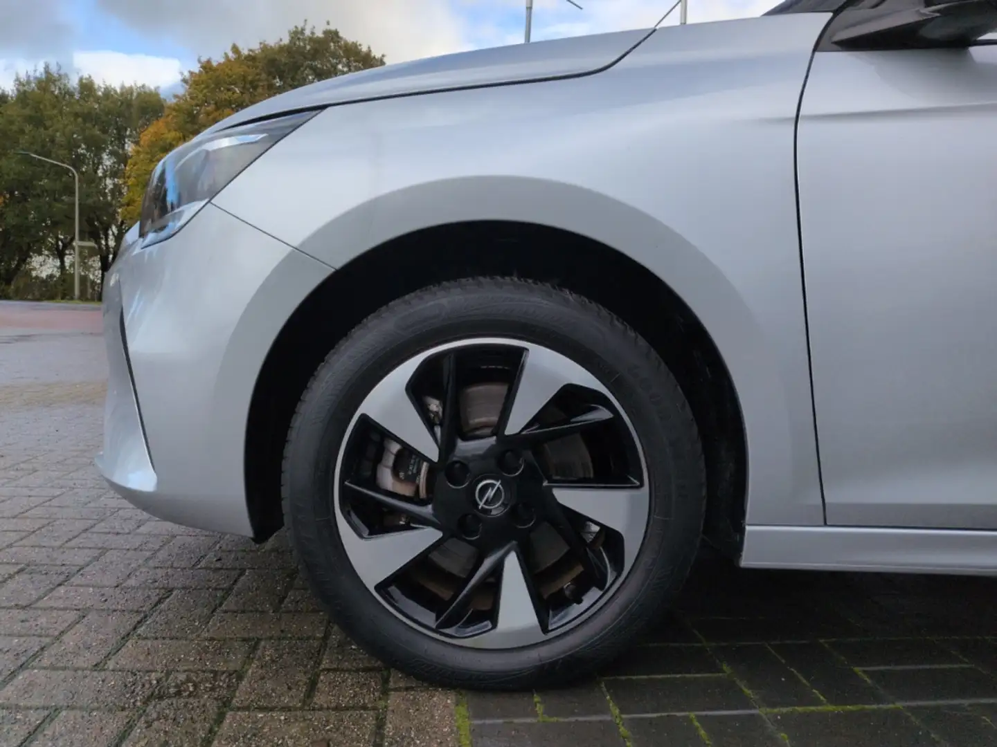 Opel Corsa F e Elegance 3-Phasig RFK SHZ LHZ ALLWETTER Silber - 2