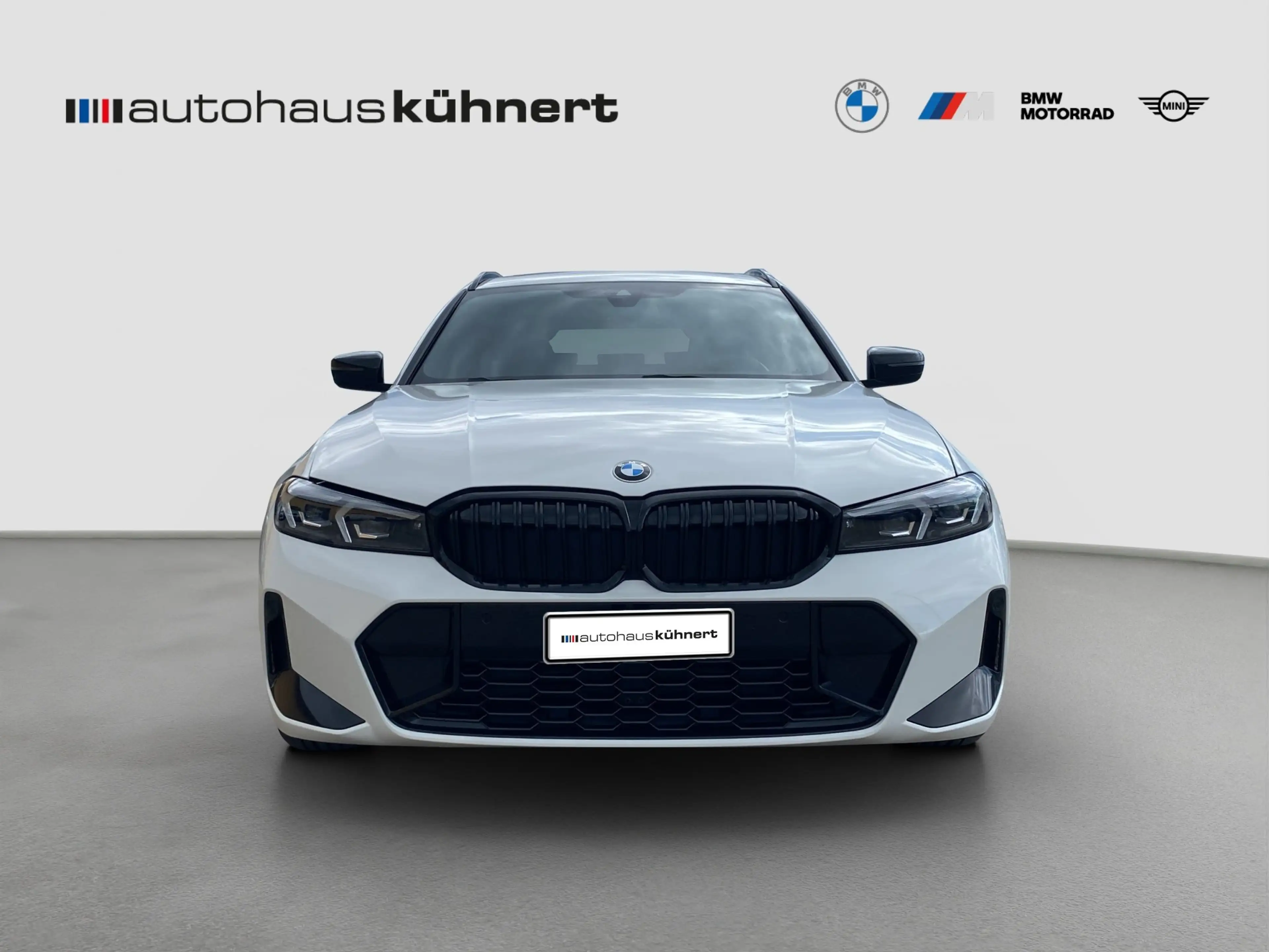 BMW 330 i xDrive Touring M-Sport PRO Pano AHK H&K RFK — photo 3