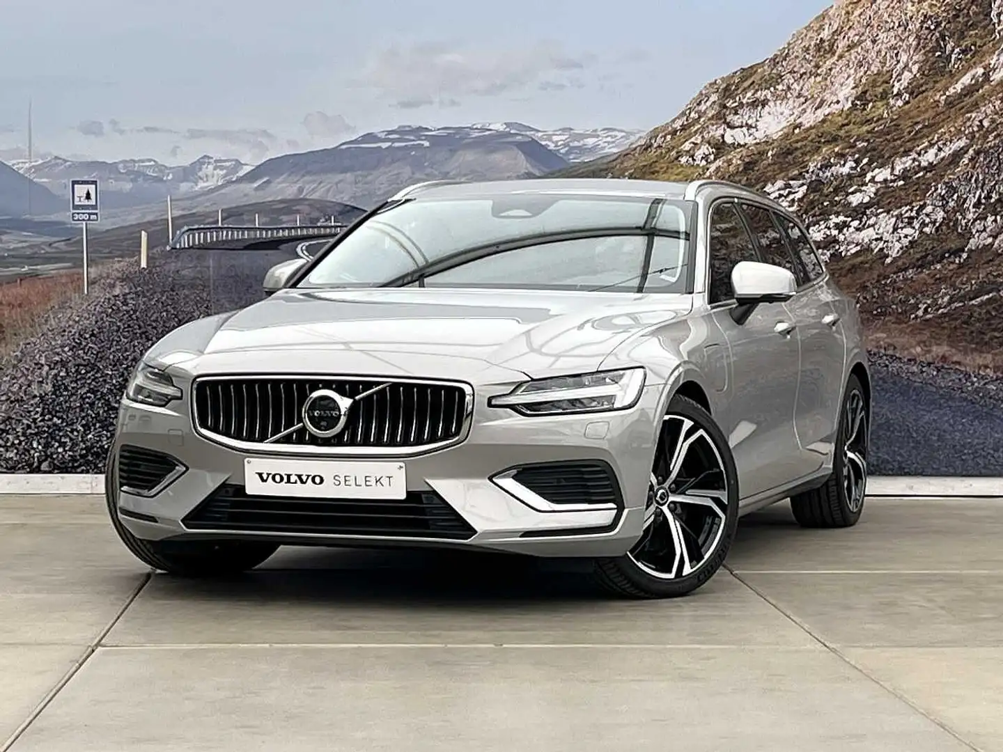 Volvo V60 T6 PLUS BRIGHT Zilver - 1