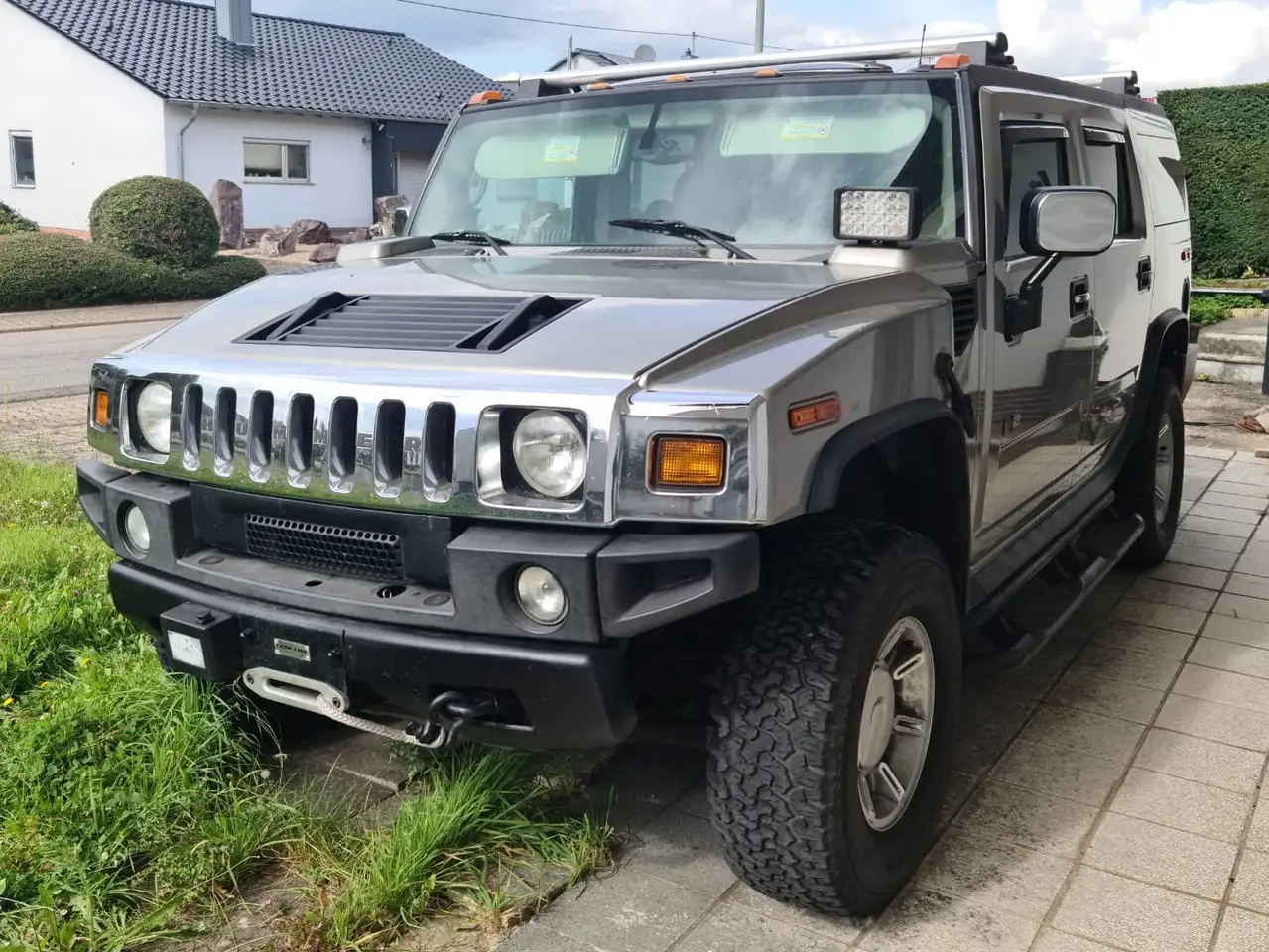HUMMER H2
