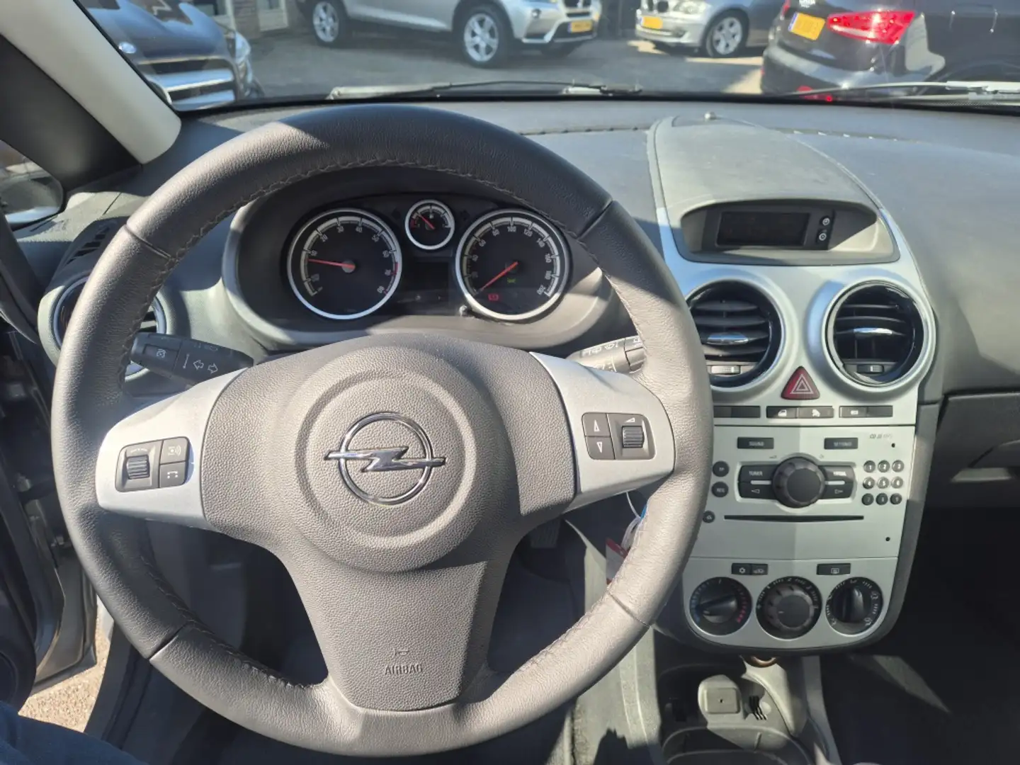 Opel Corsa 1.4-16V Cosmo Nap NL Airco 5 drs Gris - 2