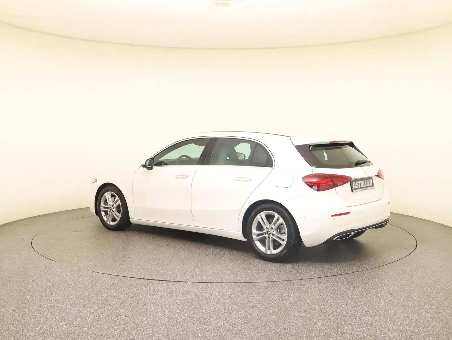 Mercedes-Benz A 220 4M Progressive Advanc+LED+AHK+WiPa+Kam+Mem Weiß - 2