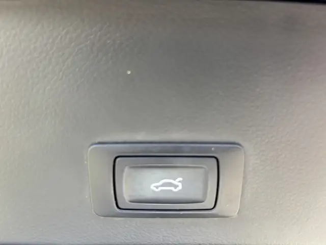 Audi A6 view 11