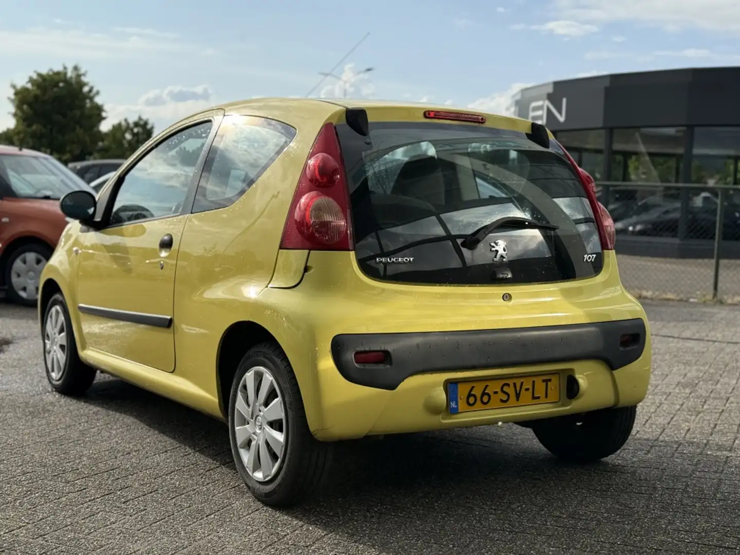 Peugeot 107 1.0-12V XR Geel - 2
