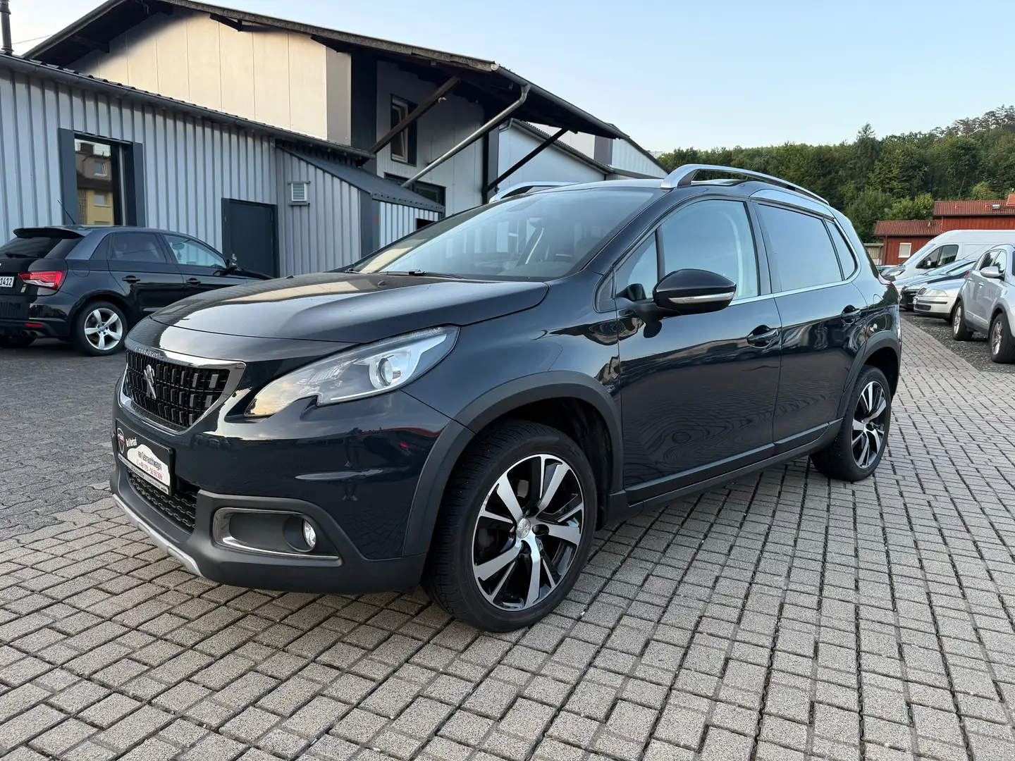 Peugeot 2008 1.2 Pure Tech Allure EURO 6 Grau - 1