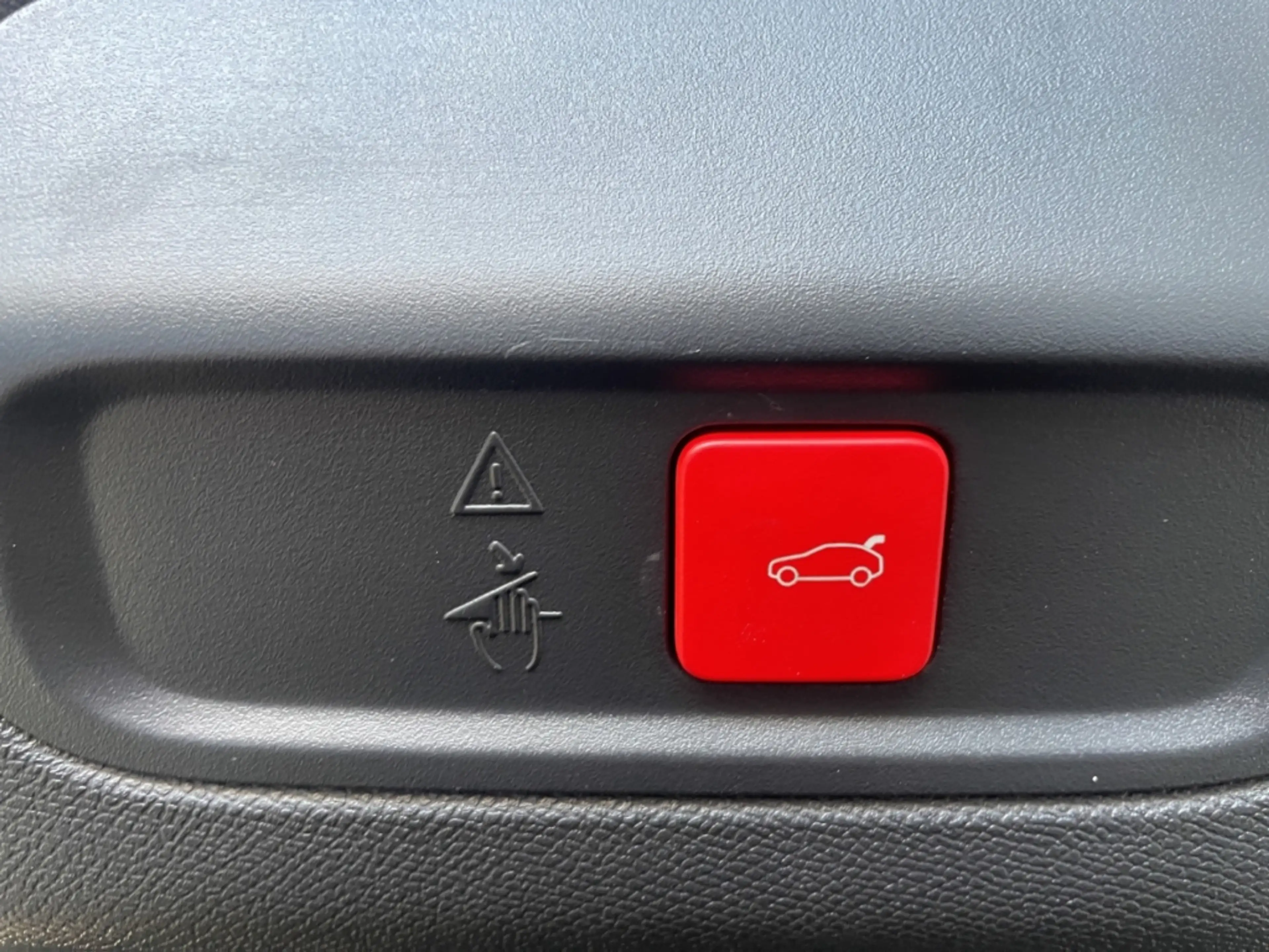 Peugeot 408 GT PT 130 EAT8 El. Panodach El. Sitz Kamera LED El — photo 21