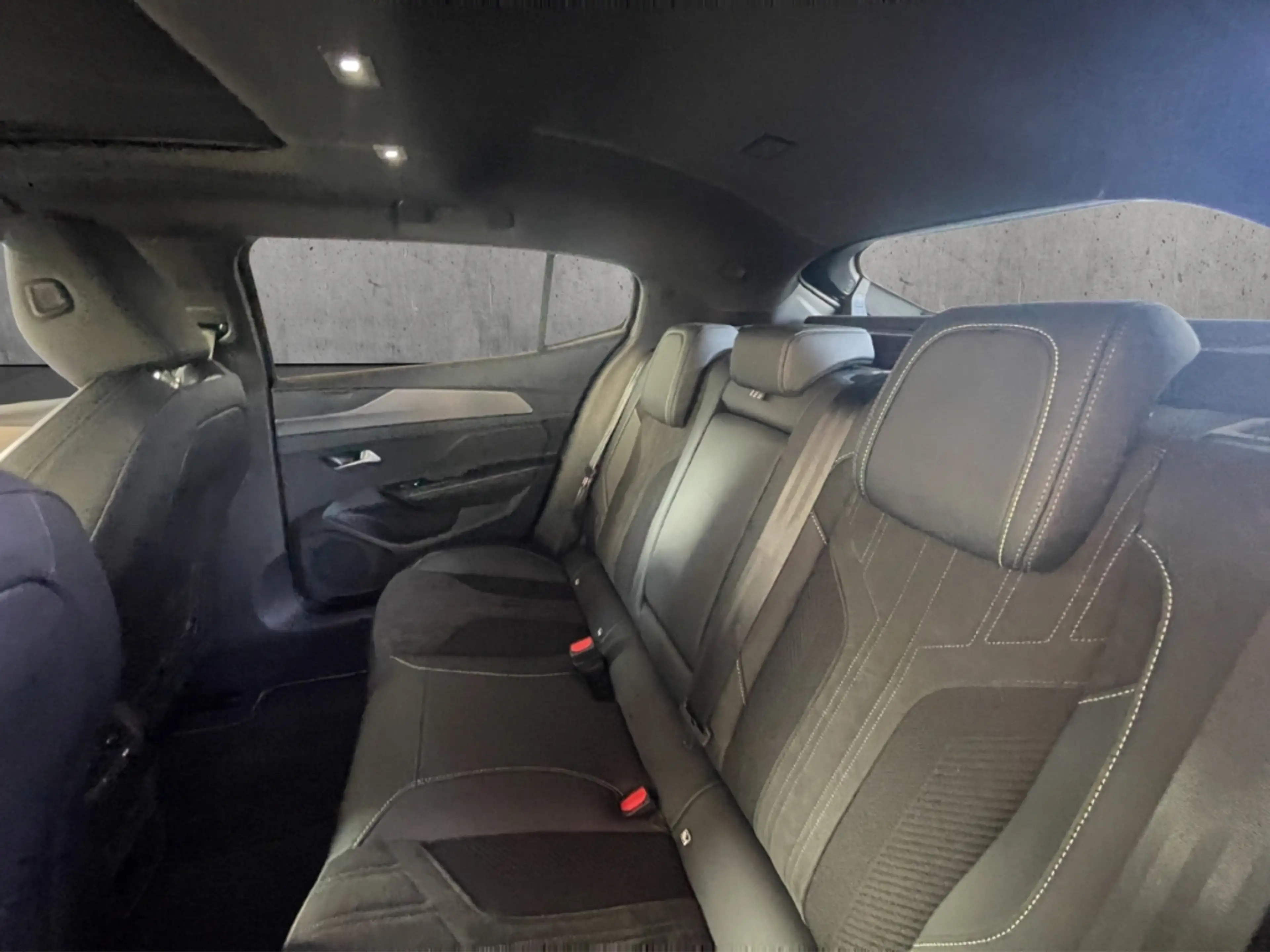 Peugeot 408 GT PT 130 EAT8 El. Panodach El. Sitz Kamera LED El — photo 8