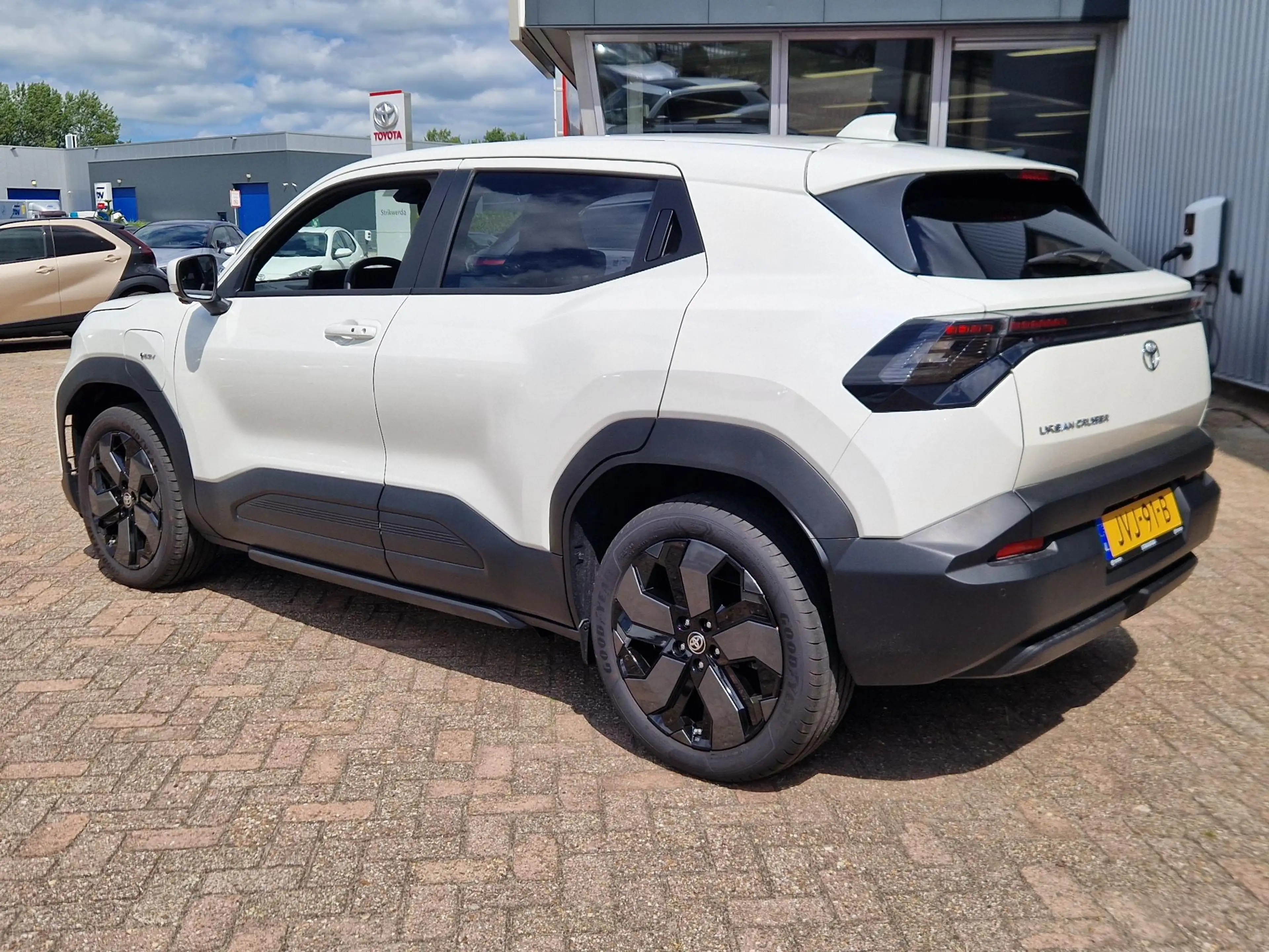 Toyota Urban Cruiser Executive 61 kWh — photo 3