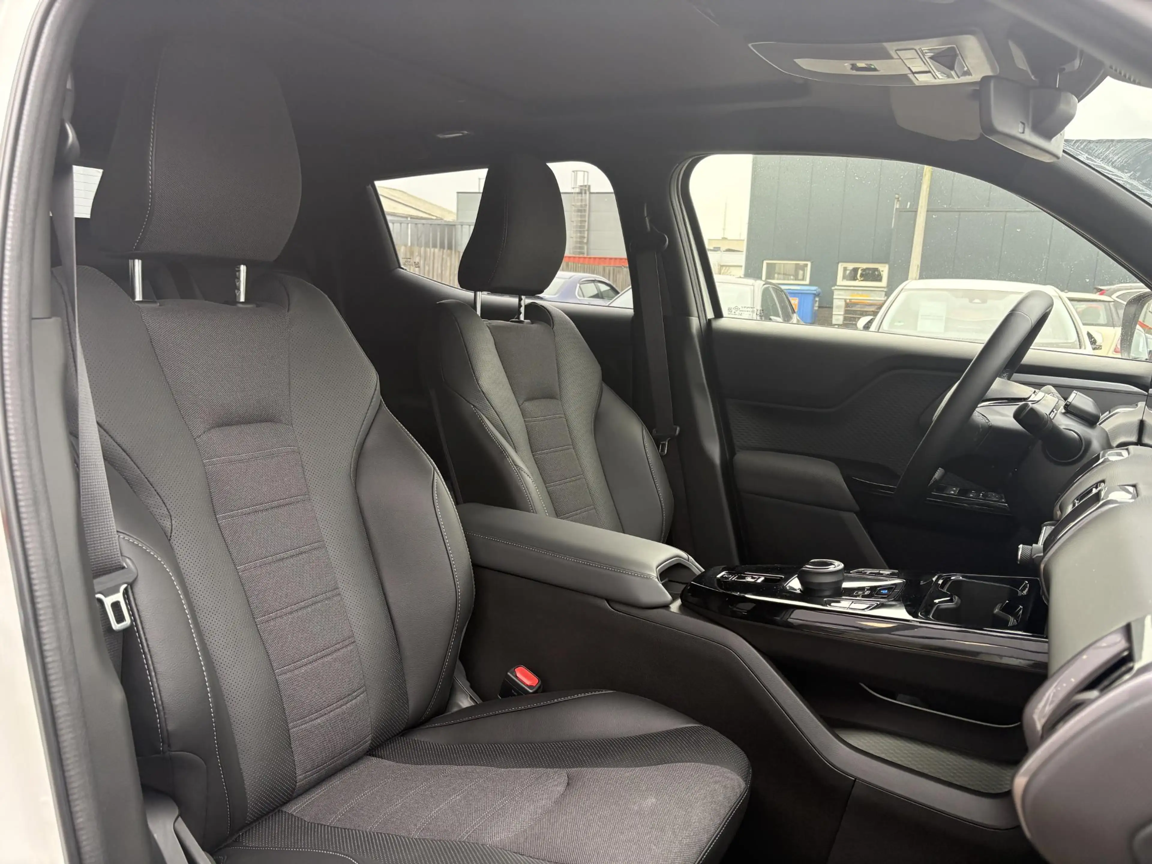 Toyota Urban Cruiser Executive 61 kWh — photo 9