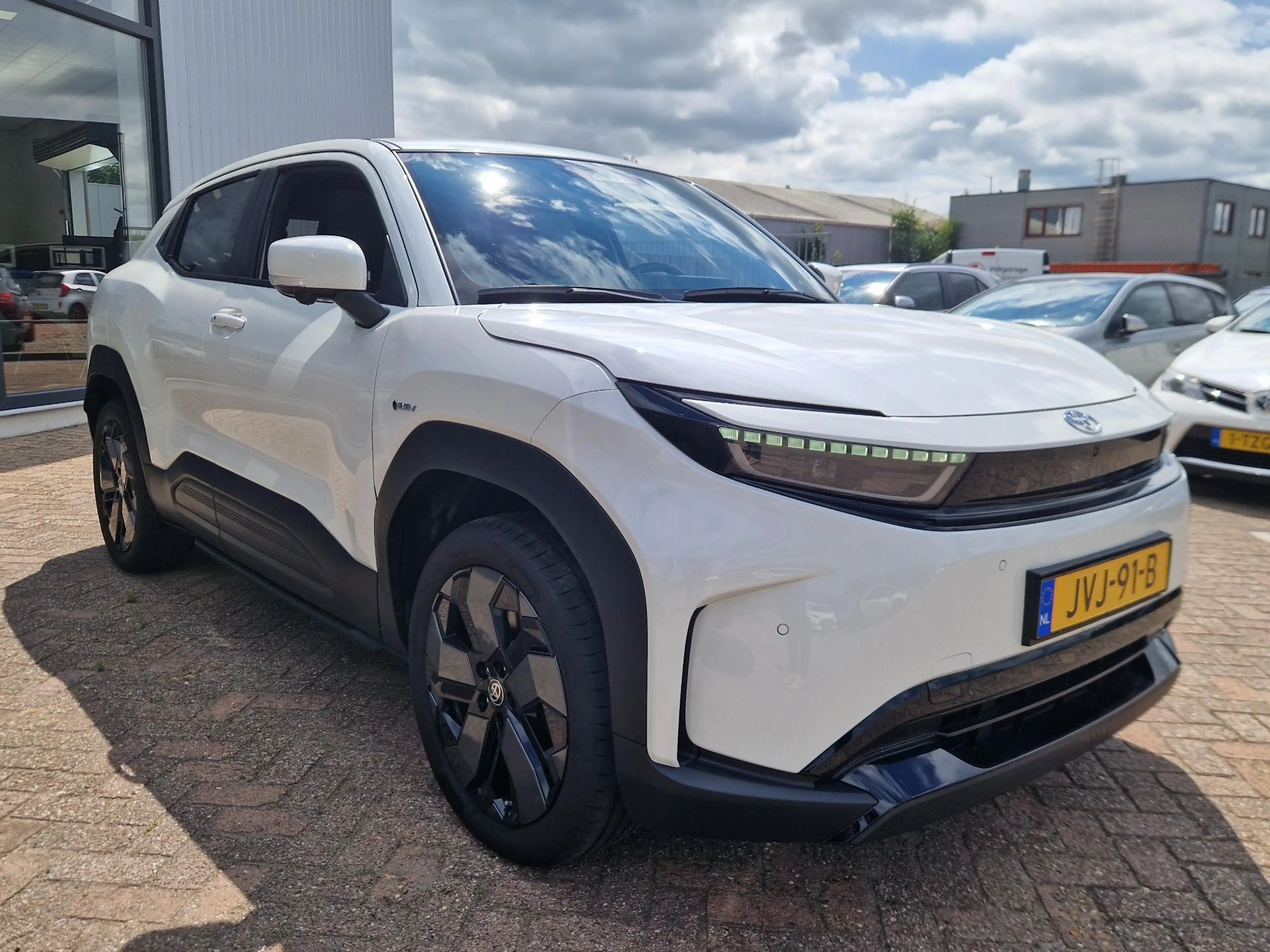 Toyota Urban Cruiser Executive 61 kWh — photo 6