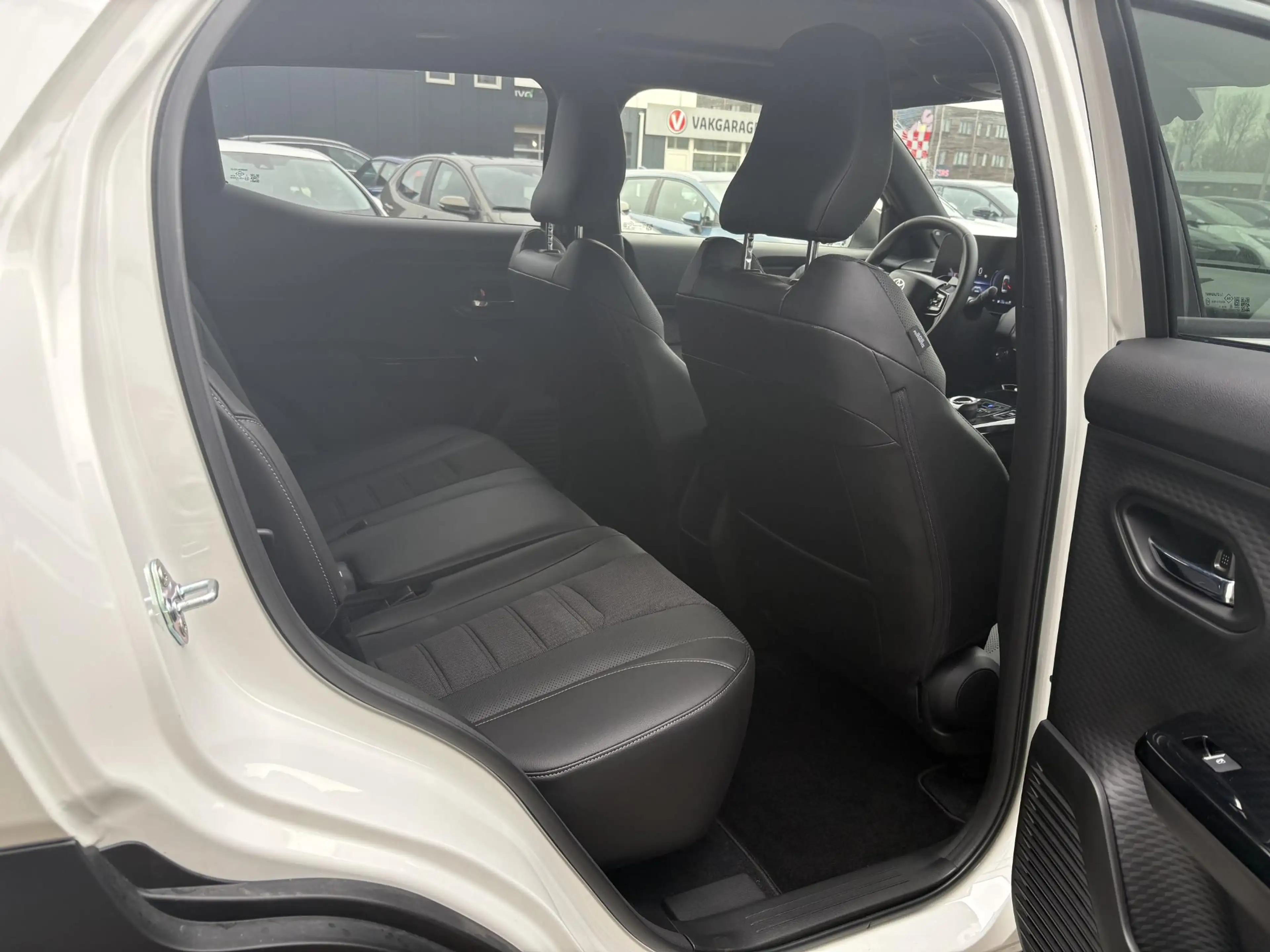 Toyota Urban Cruiser Executive 61 kWh — photo 10