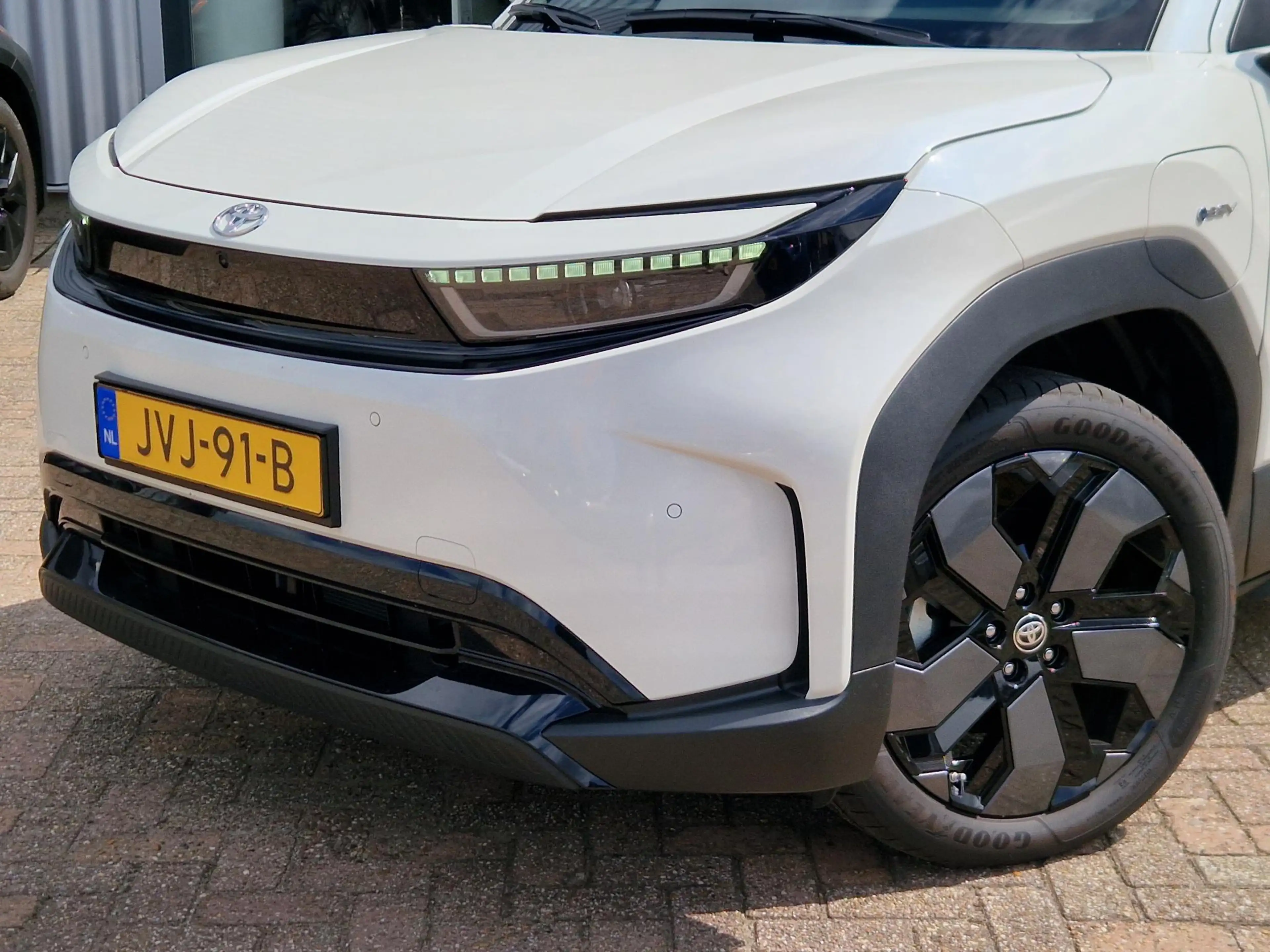 Toyota Urban Cruiser Executive 61 kWh — photo 2