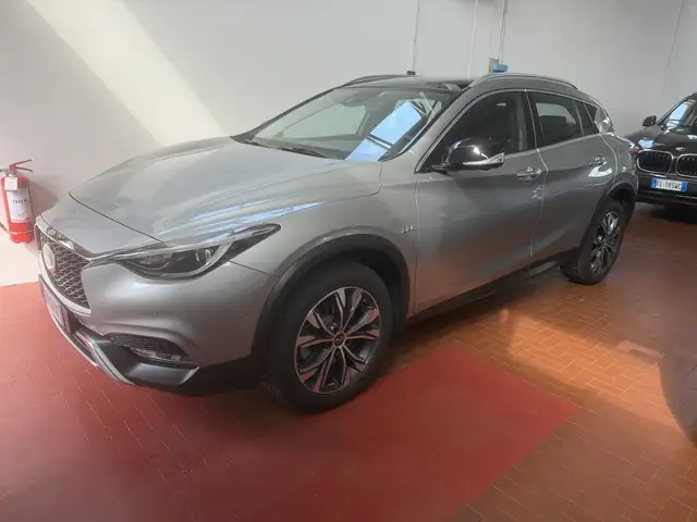 Infiniti QX30 2.2d Premium awd dct
