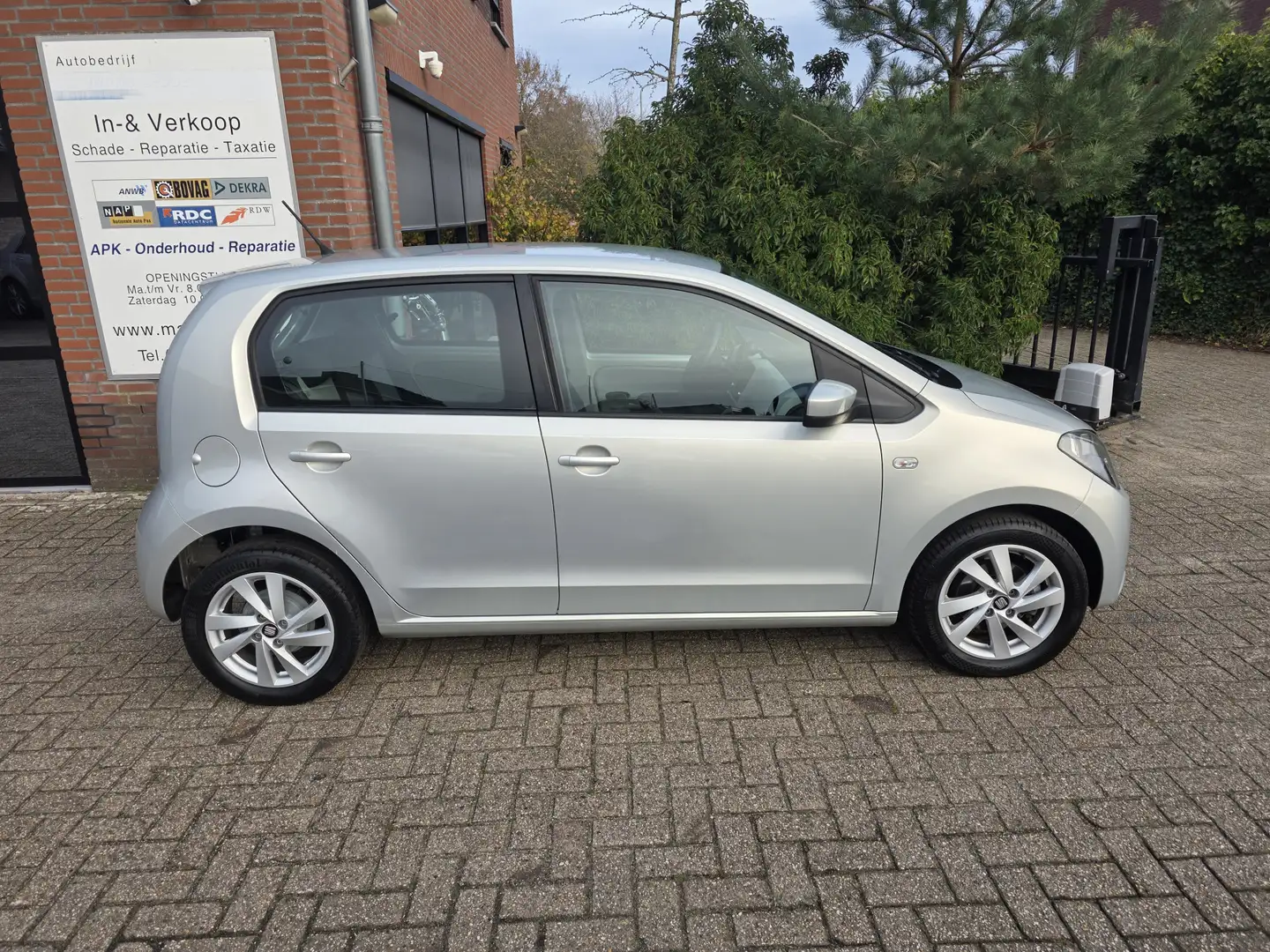 SEAT Mii 1.0 Style Chic EcoFuel Grijs - 2