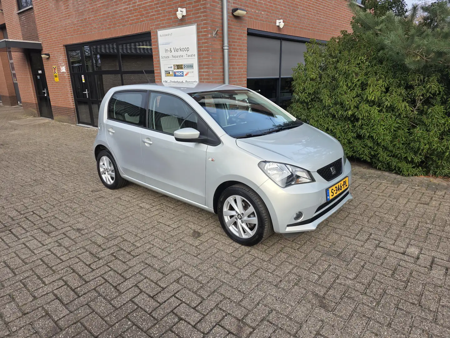 SEAT Mii 1.0 Style Chic EcoFuel Grijs - 1