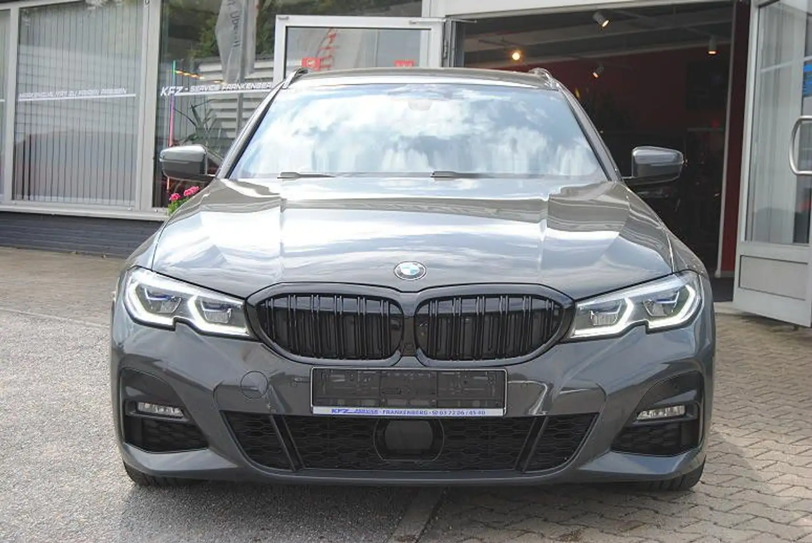 BMW 320 d A xDrive Touring M Sport.Laser.Individual Grau - 2