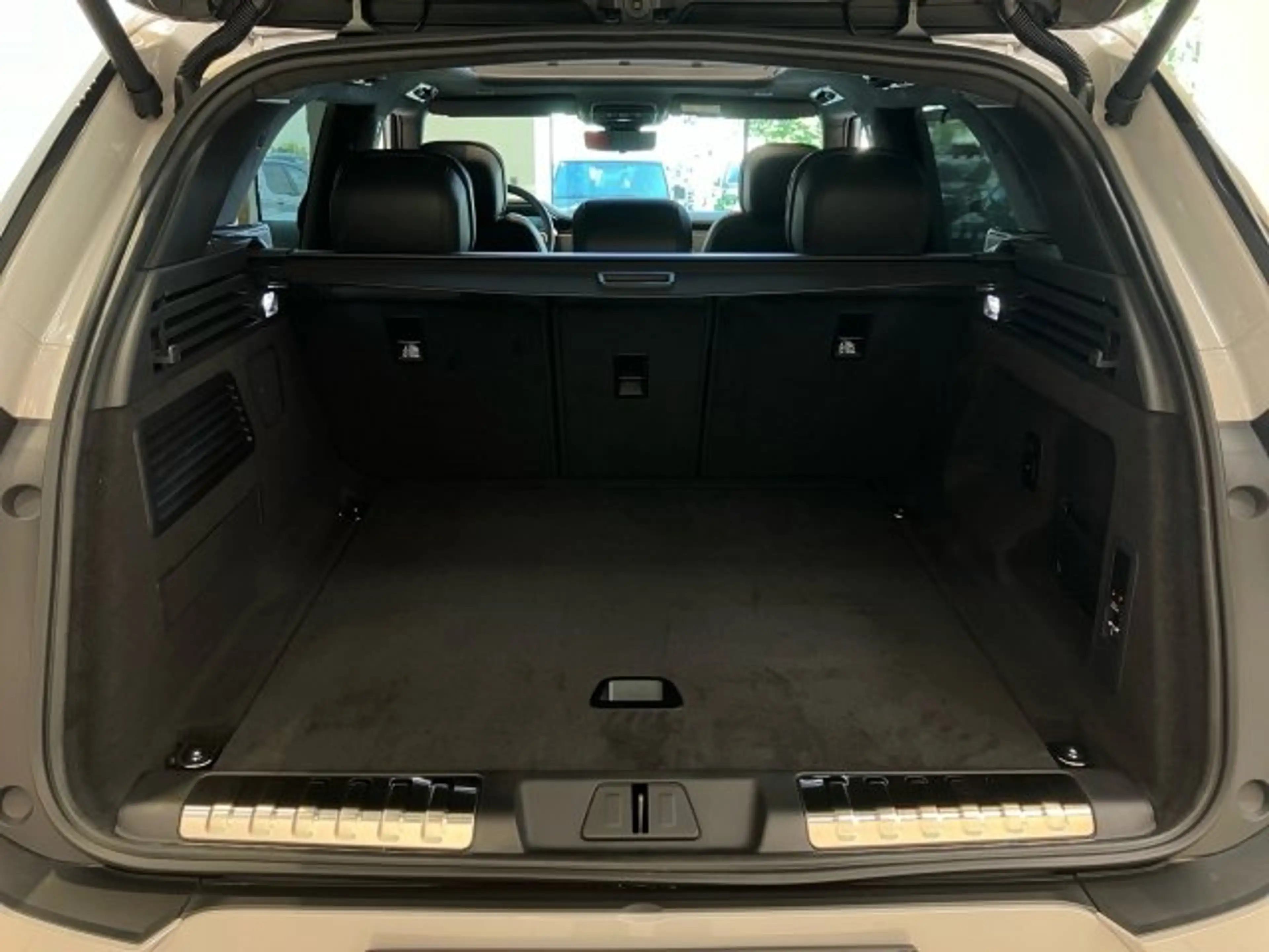 Land Rover Range Rover Sport P550e Autobiography — photo 10