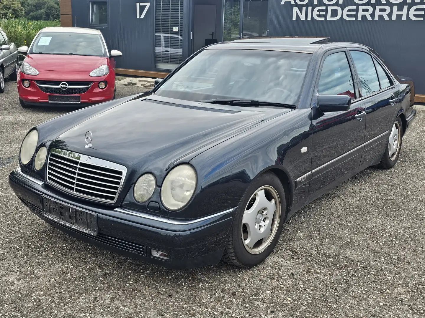 Mercedes-Benz E 320 Avantgarde AUTOMATIK VOLL Blau - 1