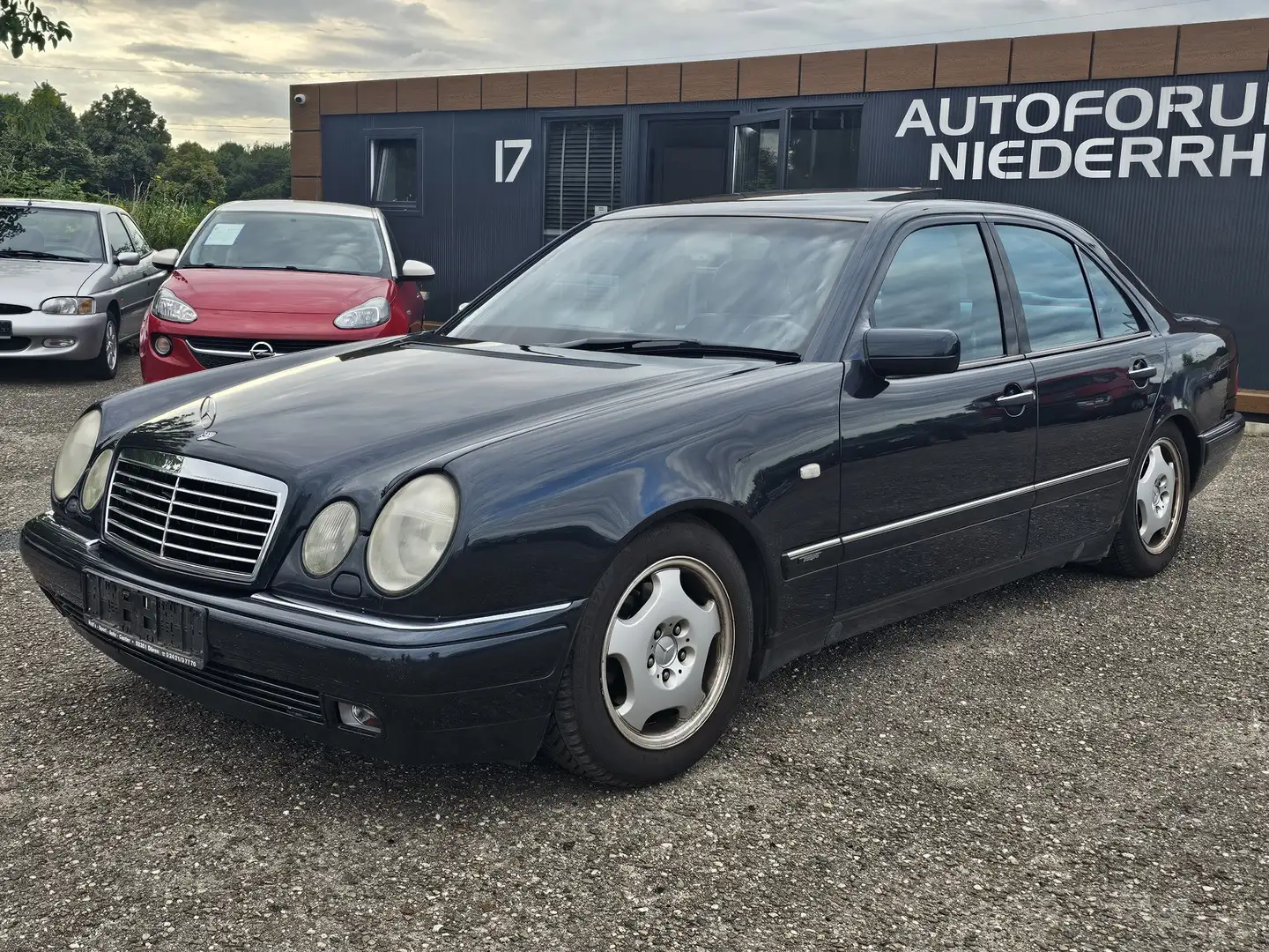Mercedes-Benz E 320 Avantgarde AUTOMATIK VOLL Blau - 2