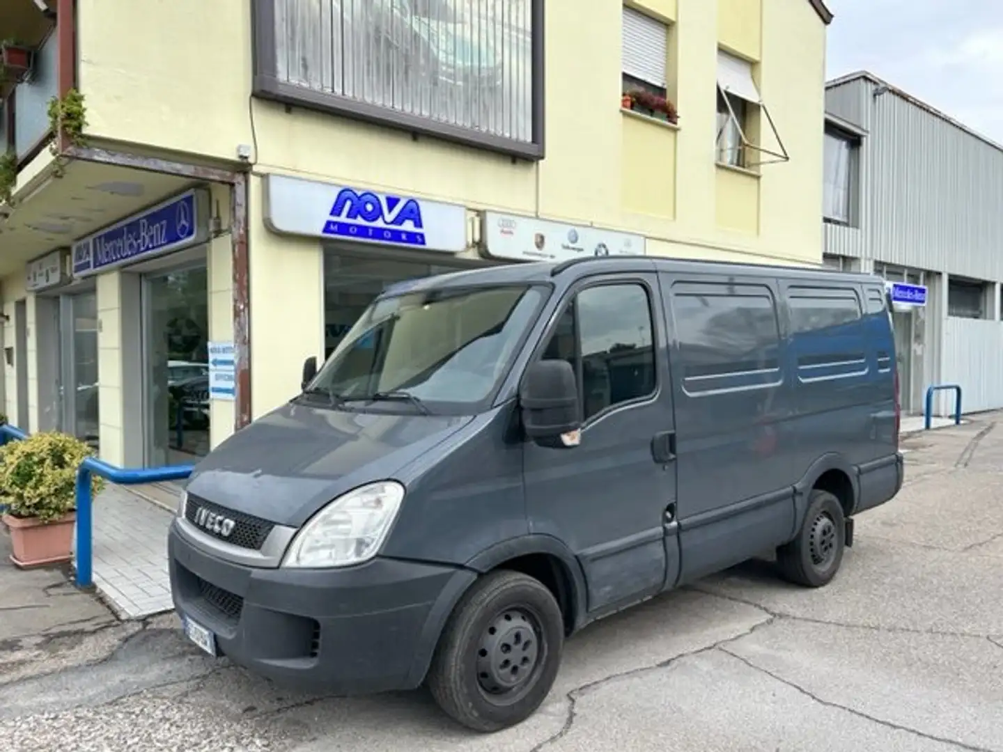 Iveco Daily 2.3 HPT  T33 / S Grigio - 1