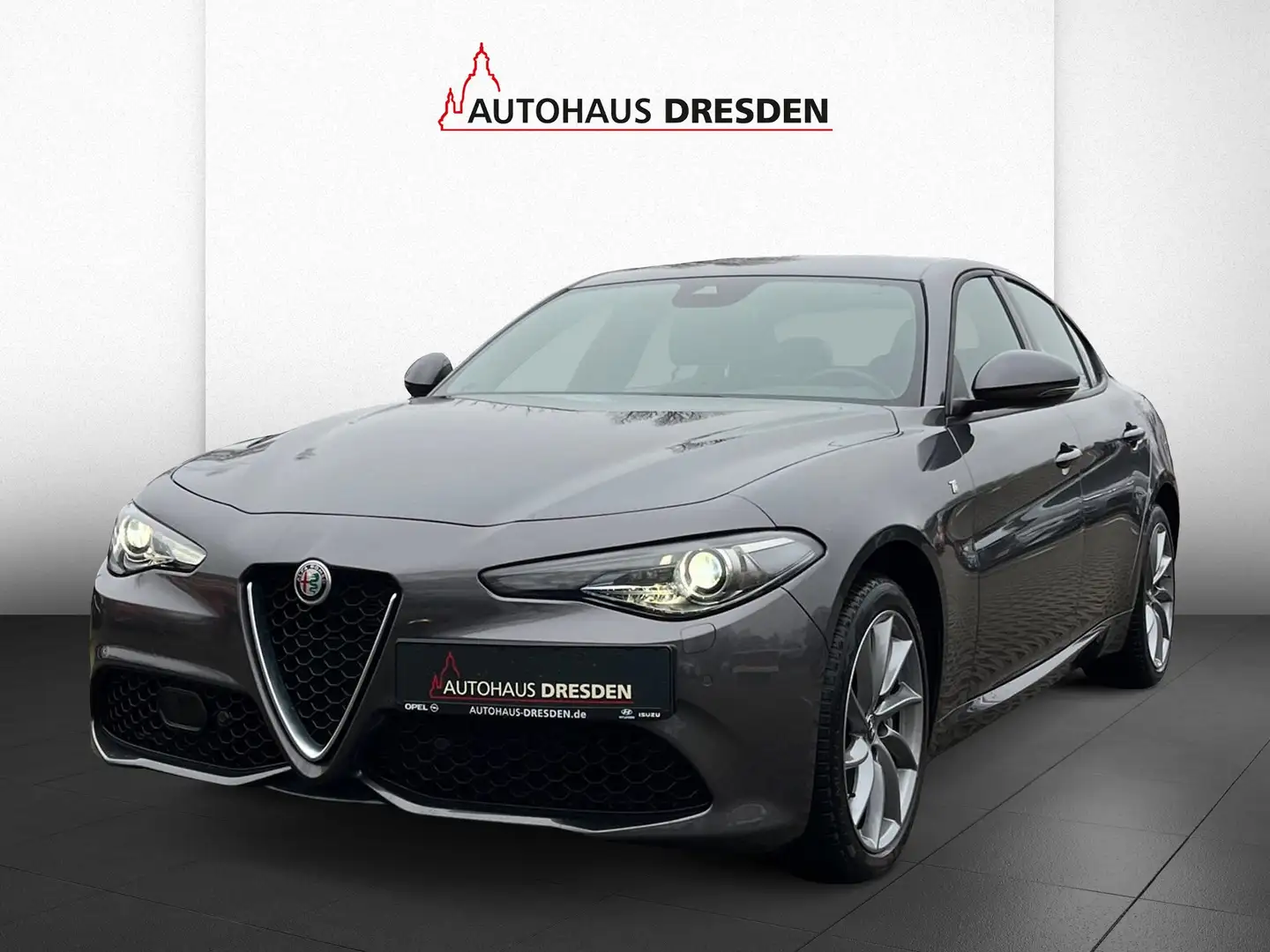 Alfa Romeo Giulia 2.0Turbo 16V ALLRAD LED / NAVI / W-PAKET Grigio - 2