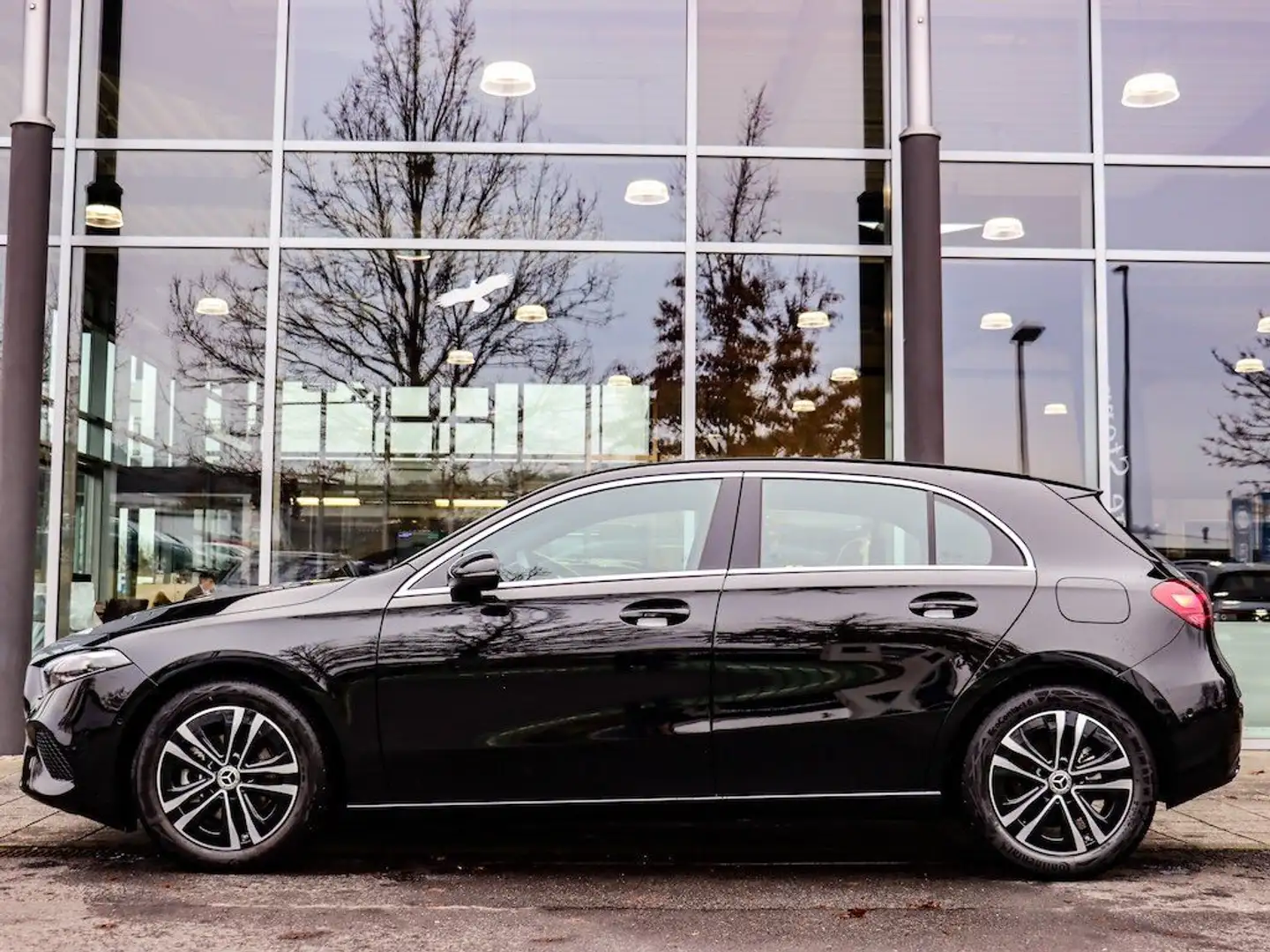 Mercedes-Benz A 180 Progressive-Advanced/LED/Kamera/MBUX Schwarz - 2