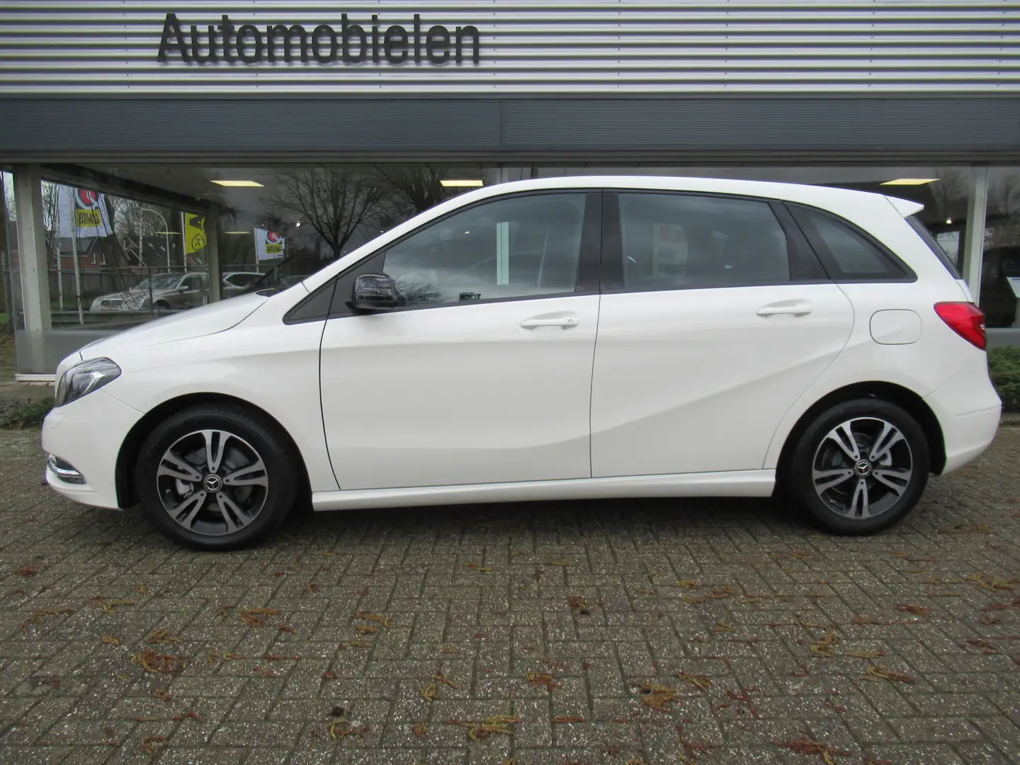 Mercedes-Benz B 180 Autom./Panoramadak/Night Wit - 2