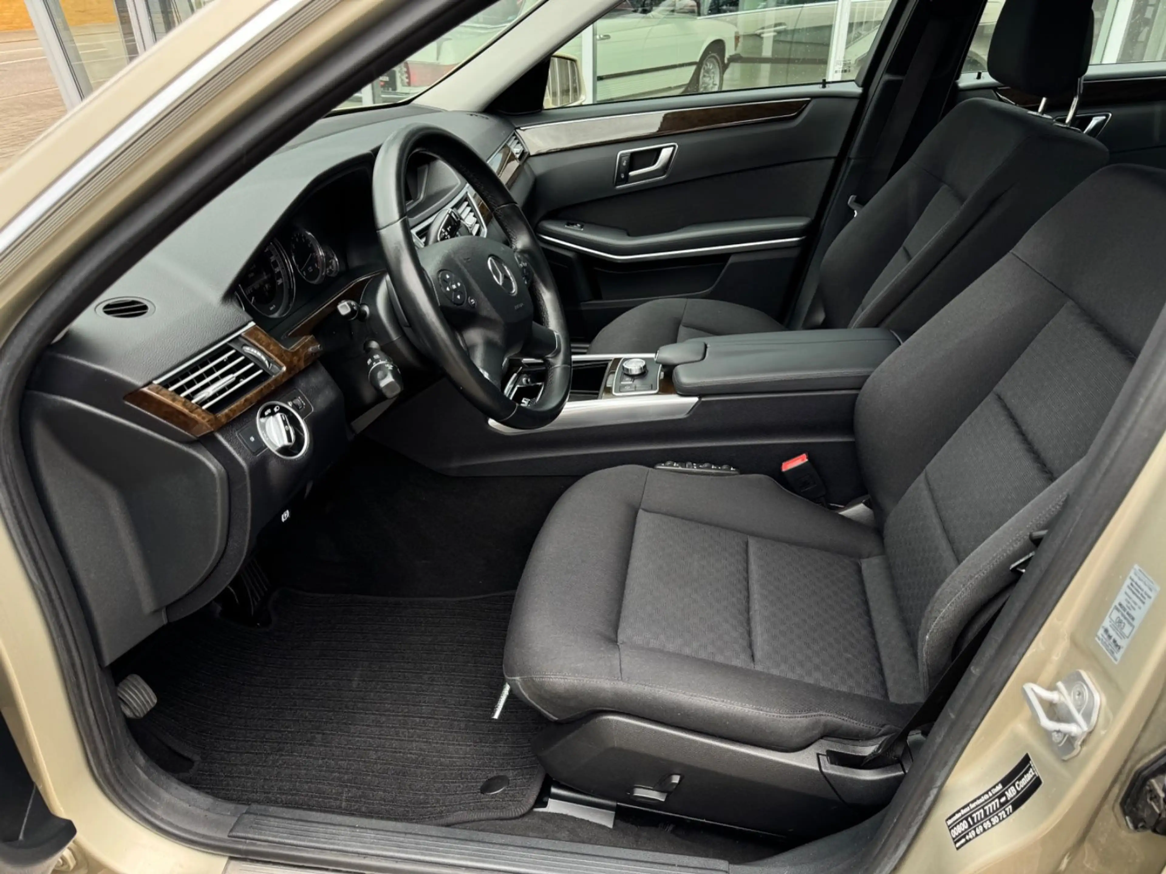Mercedes-Benz E 250 CGI Limousine BlueEfficiency+Automatik+2.H — photo 15