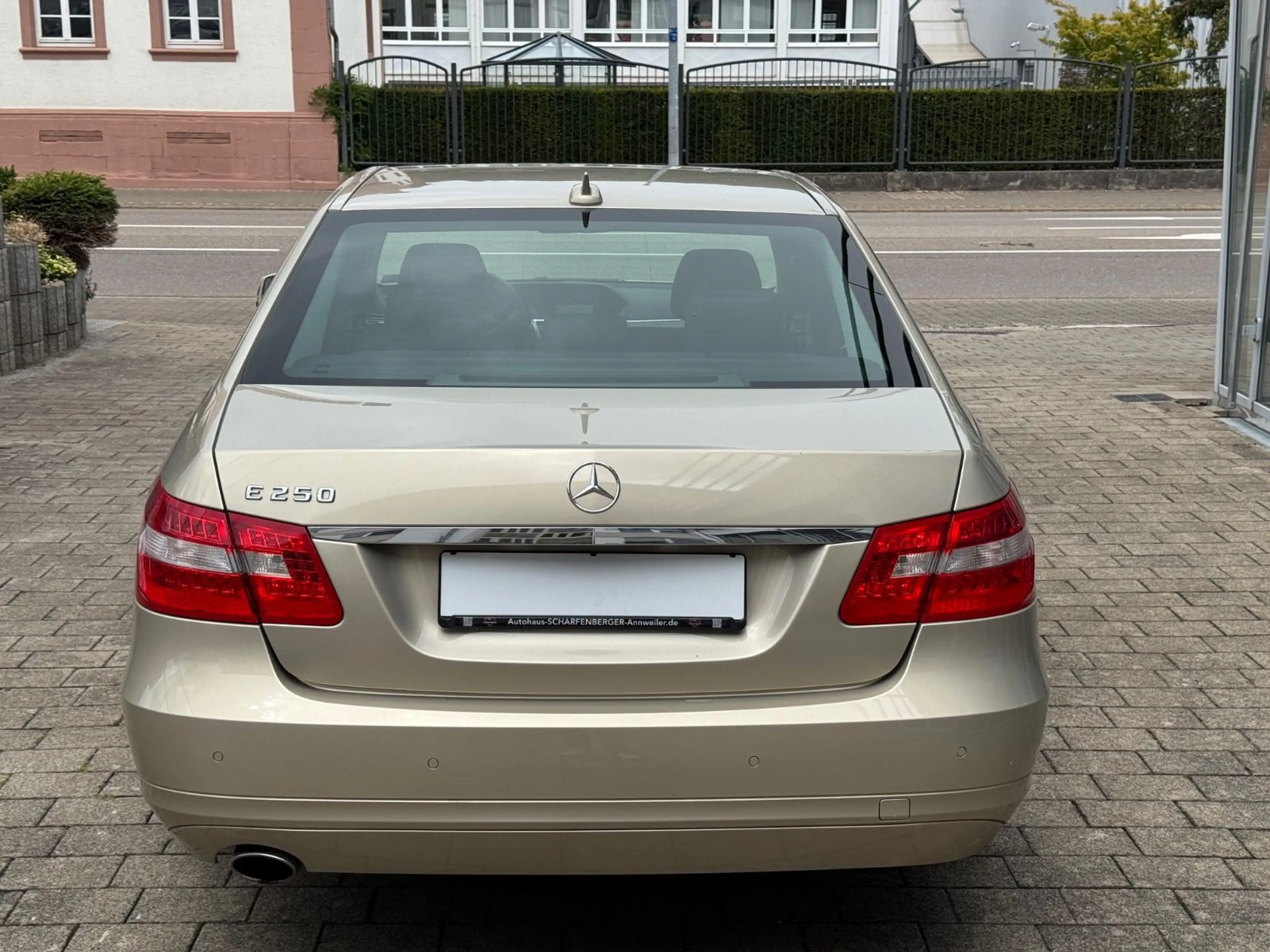 Mercedes-Benz E 250 CGI Limousine BlueEfficiency+Automatik+2.H — photo 9