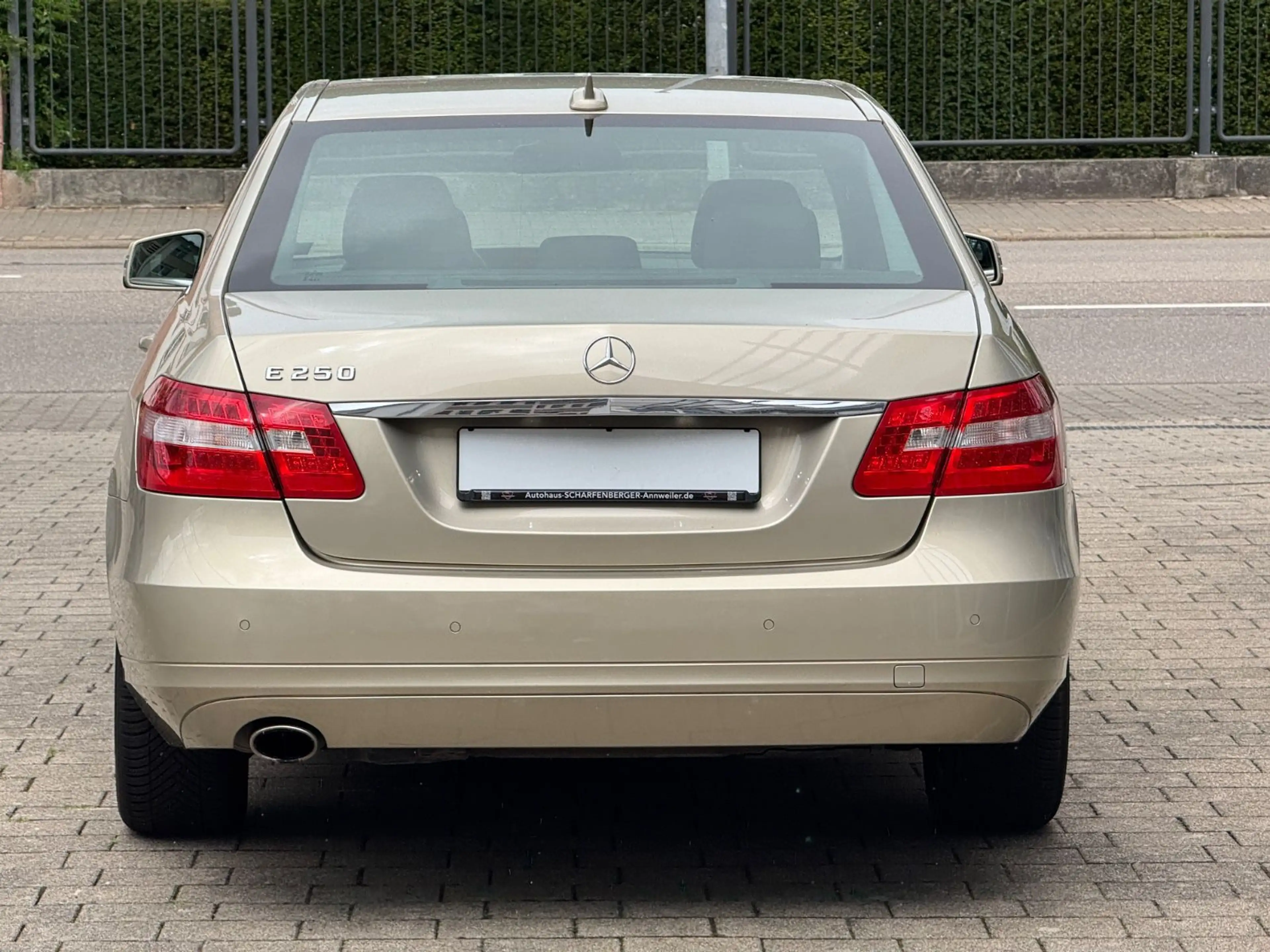 Mercedes-Benz E 250 CGI Limousine BlueEfficiency+Automatik+2.H — photo 10