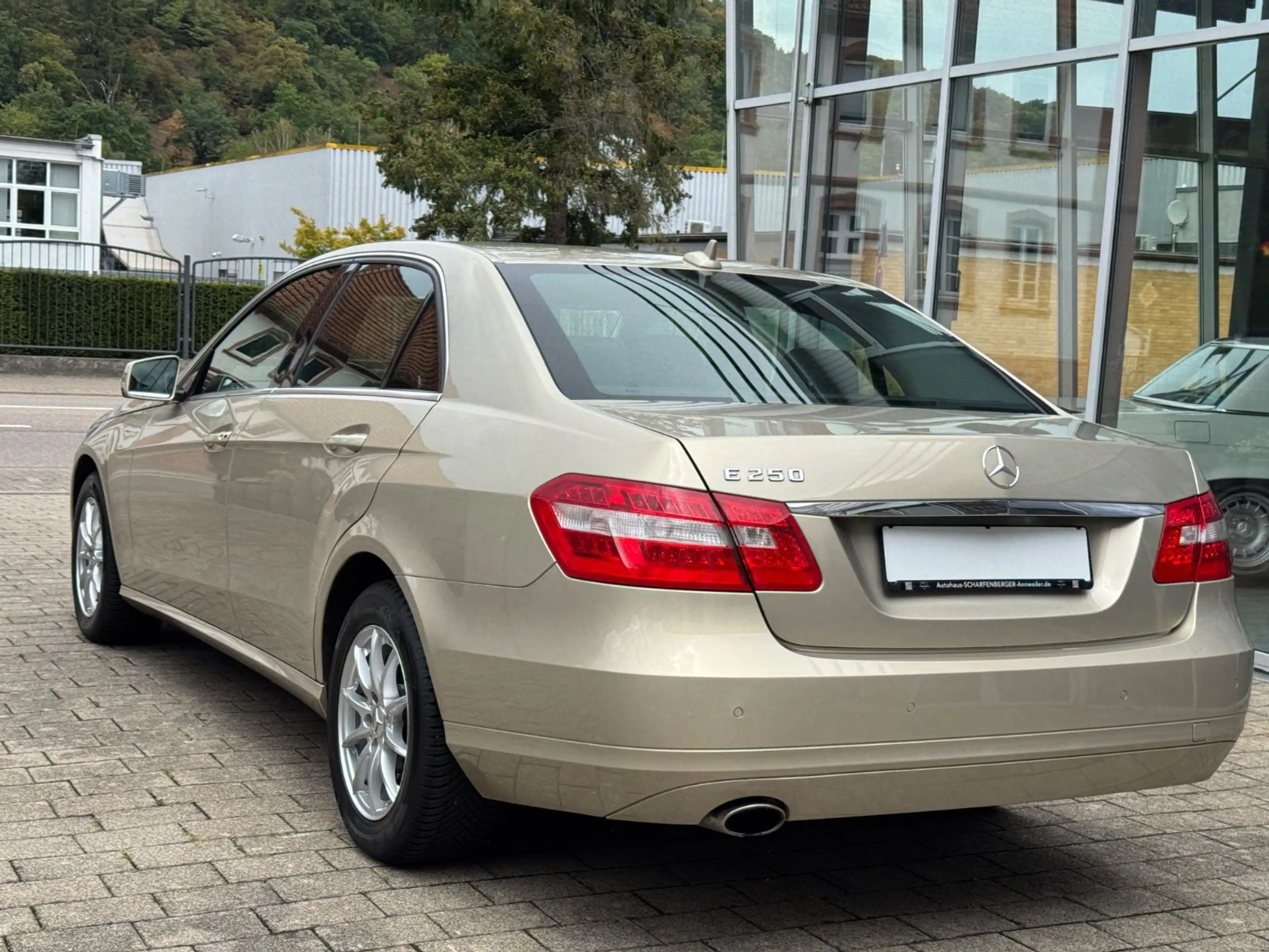Mercedes-Benz E 250 CGI Limousine BlueEfficiency+Automatik+2.H — photo 11