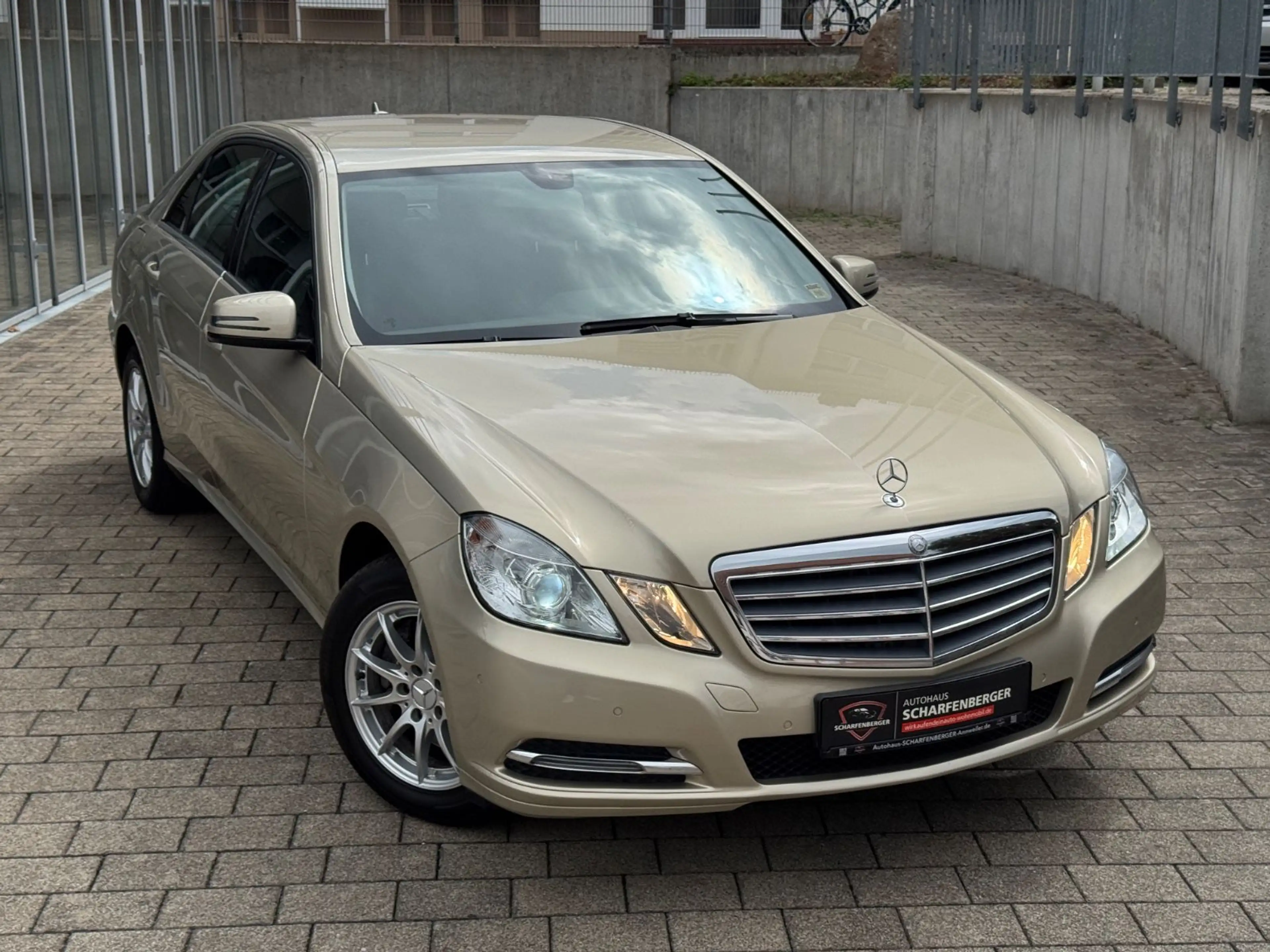 Mercedes-Benz E 250 CGI Limousine BlueEfficiency+Automatik+2.H — photo 2