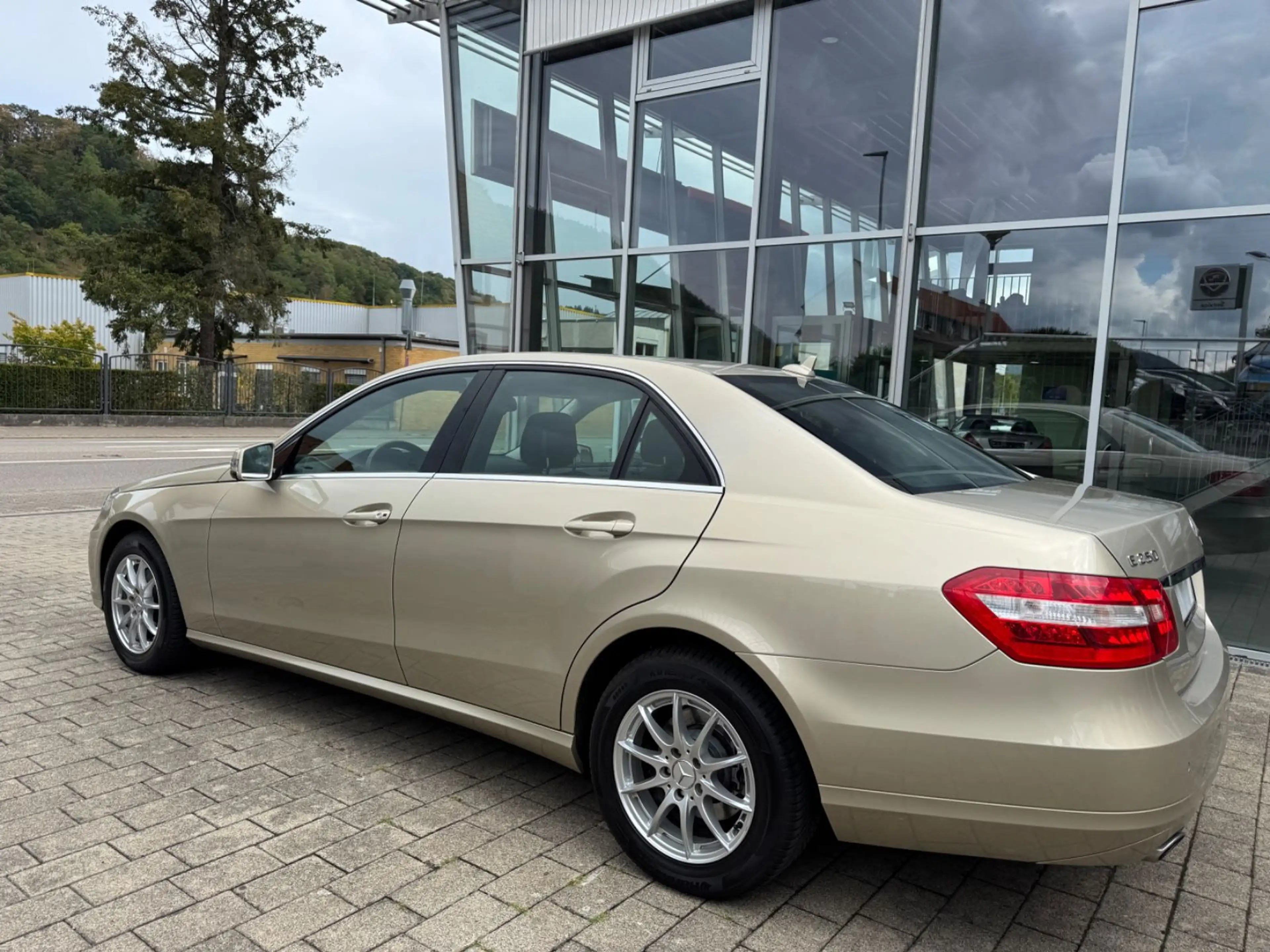 Mercedes-Benz E 250 CGI Limousine BlueEfficiency+Automatik+2.H — photo 12
