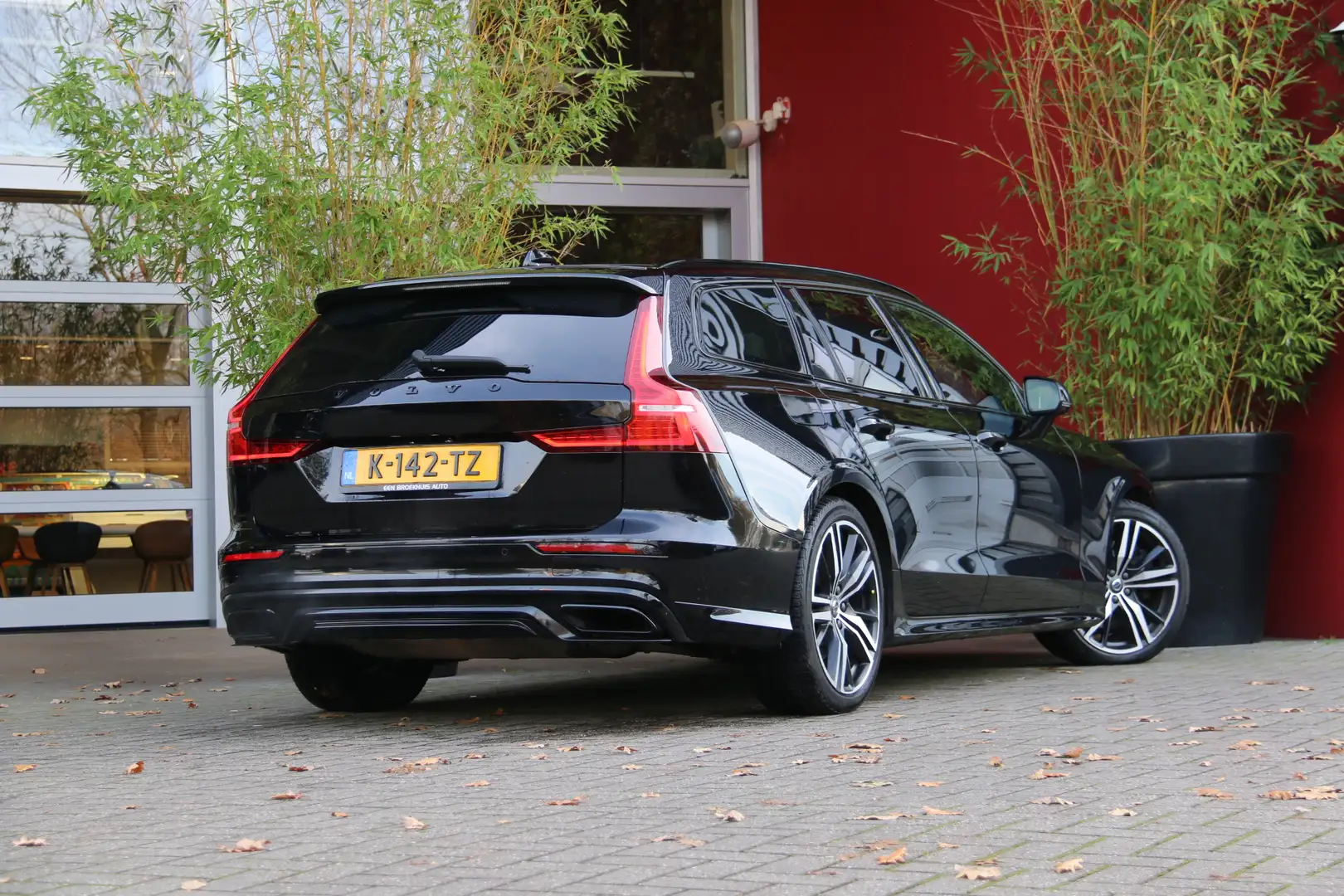 Volvo V60 2.0 T8 Recharge AWD R-Design | Styling Kit | Trekh Schwarz - 2