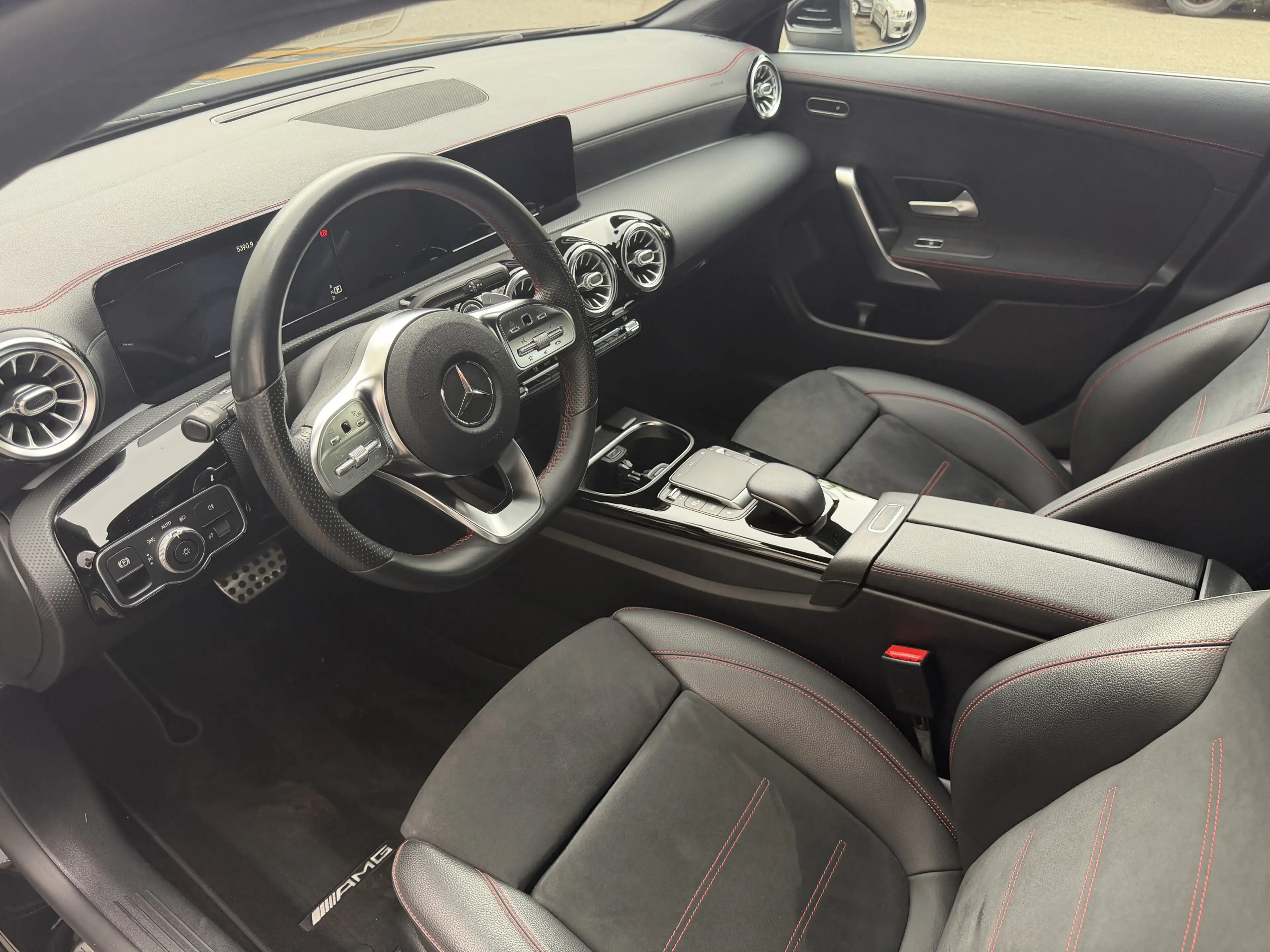 Mercedes-Benz CLA 200 d AMG LED Distronic MBUX — photo 12