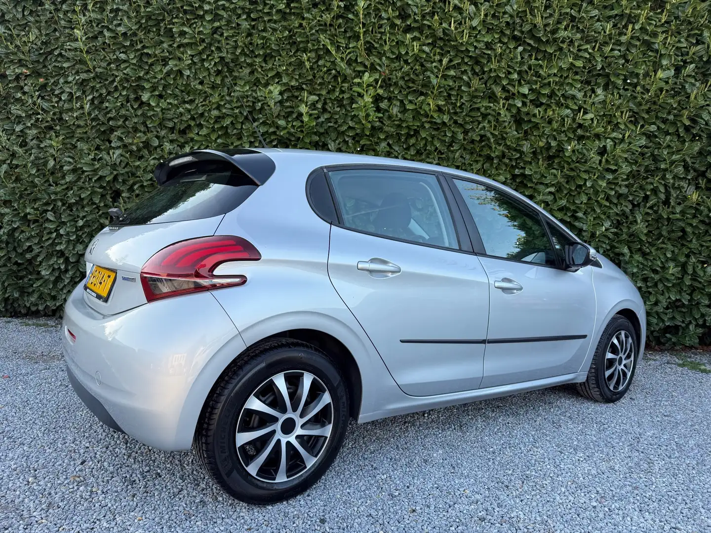 Peugeot 208 1.2 PureTech Active|NWE APK & DB-RIEM|AIRCO|NAVI Grau - 2